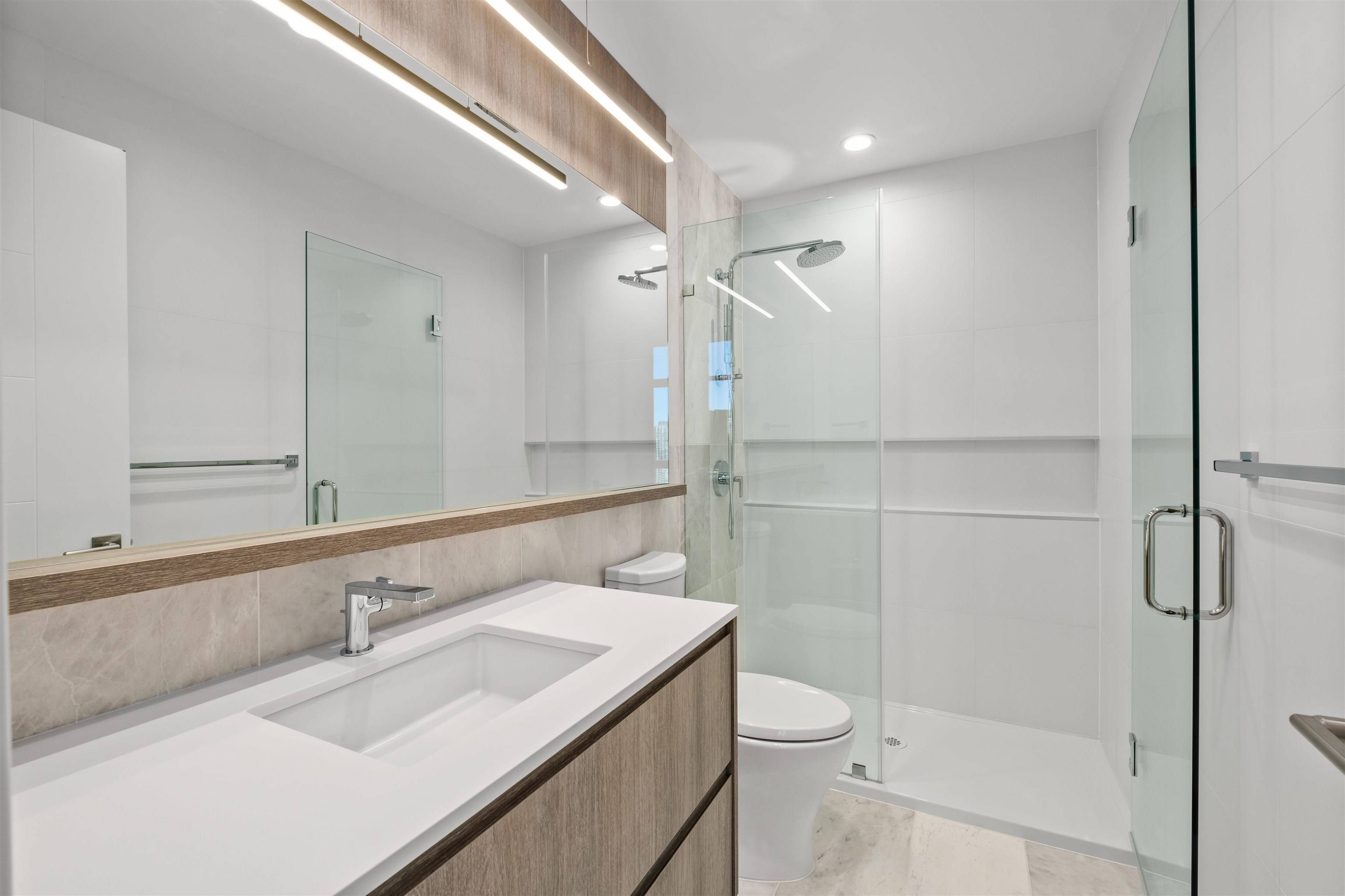 Burnaby, BC V5H 0K5,6511 Sussex AVE #1402