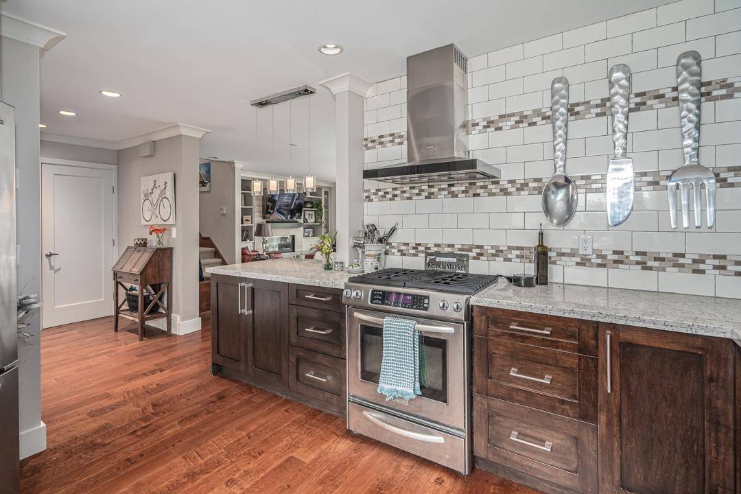 North Vancouver, BC V7M 1T7,237 W 16th ST #5