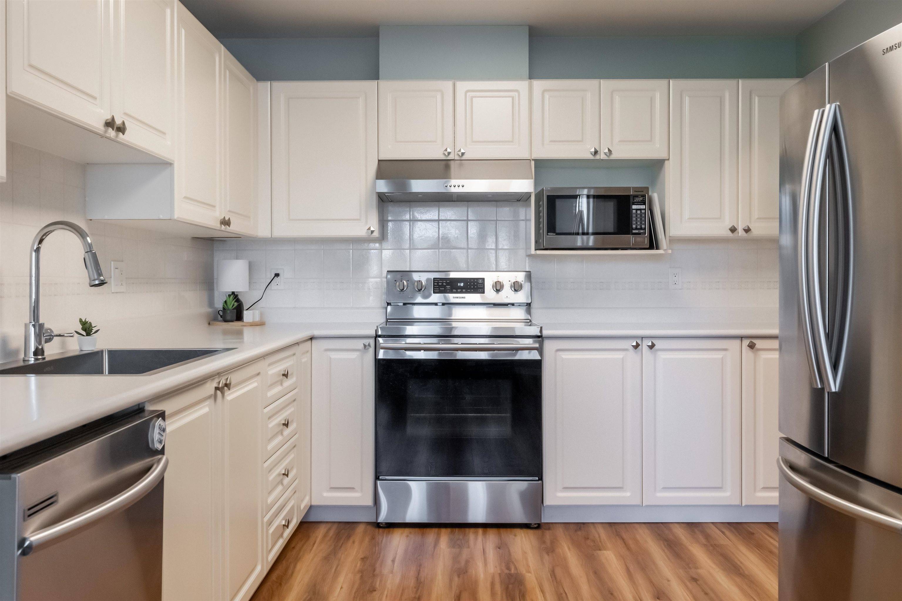 Surrey, BC V3V 5W3,9310 King George BLVD #205