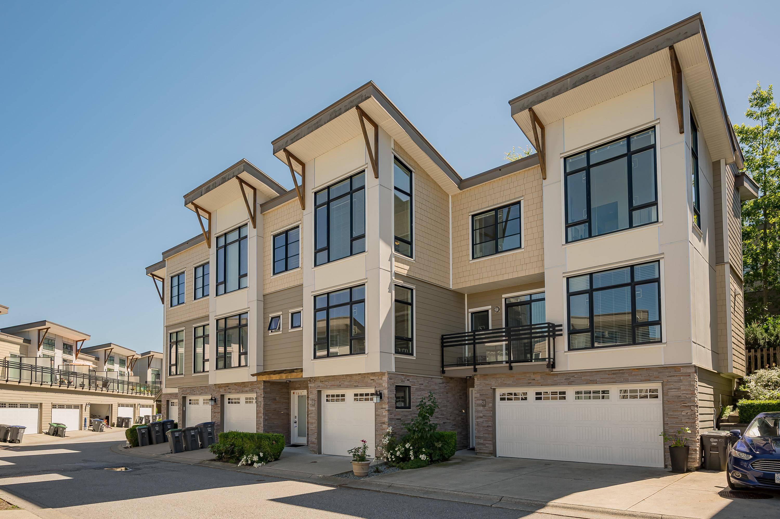 Surrey, BC V4N 6N3,9989 E Barnston DR #20