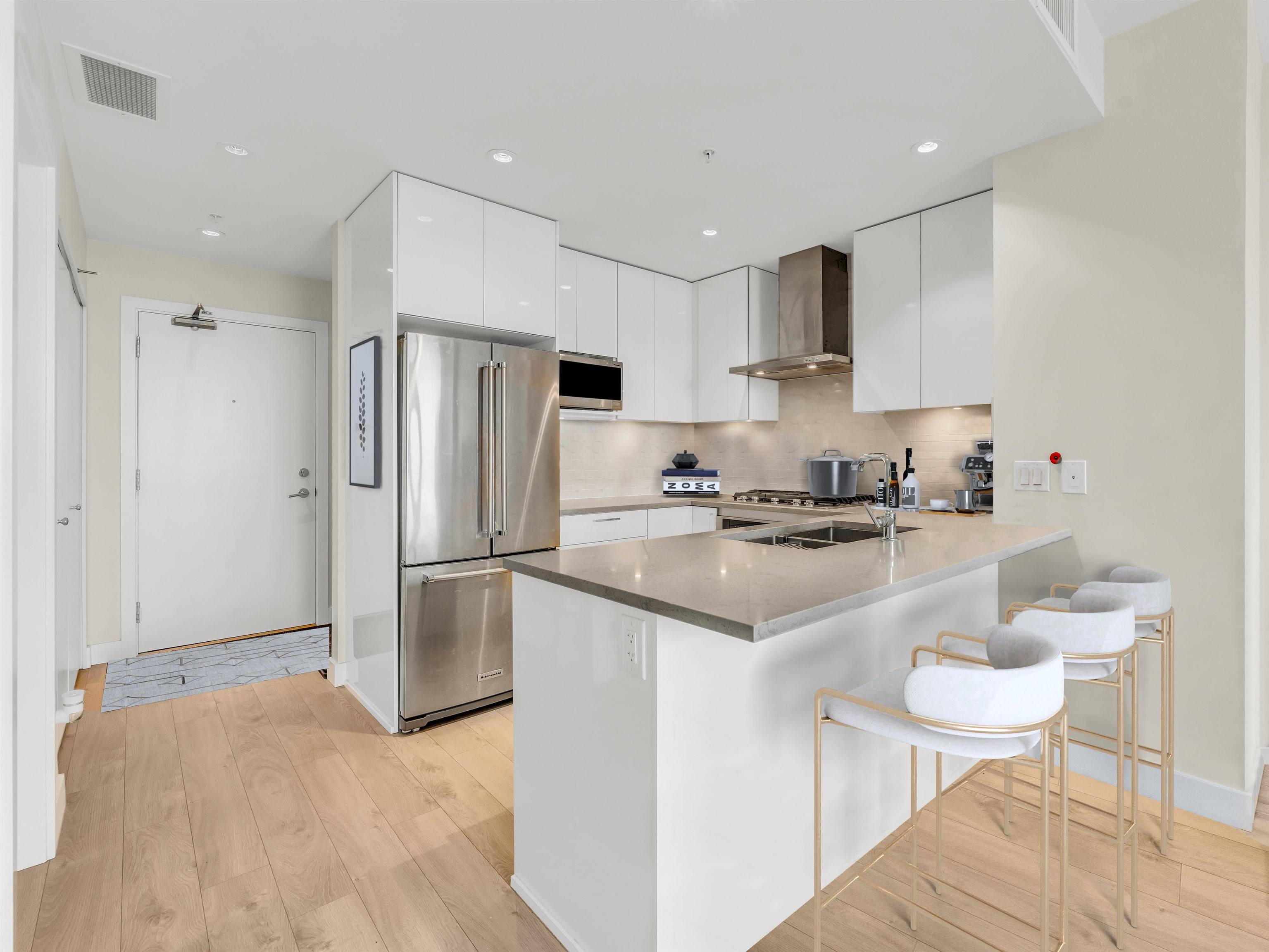 Burnaby, BC V5C 0L5,1788 Gilmore AVE #603