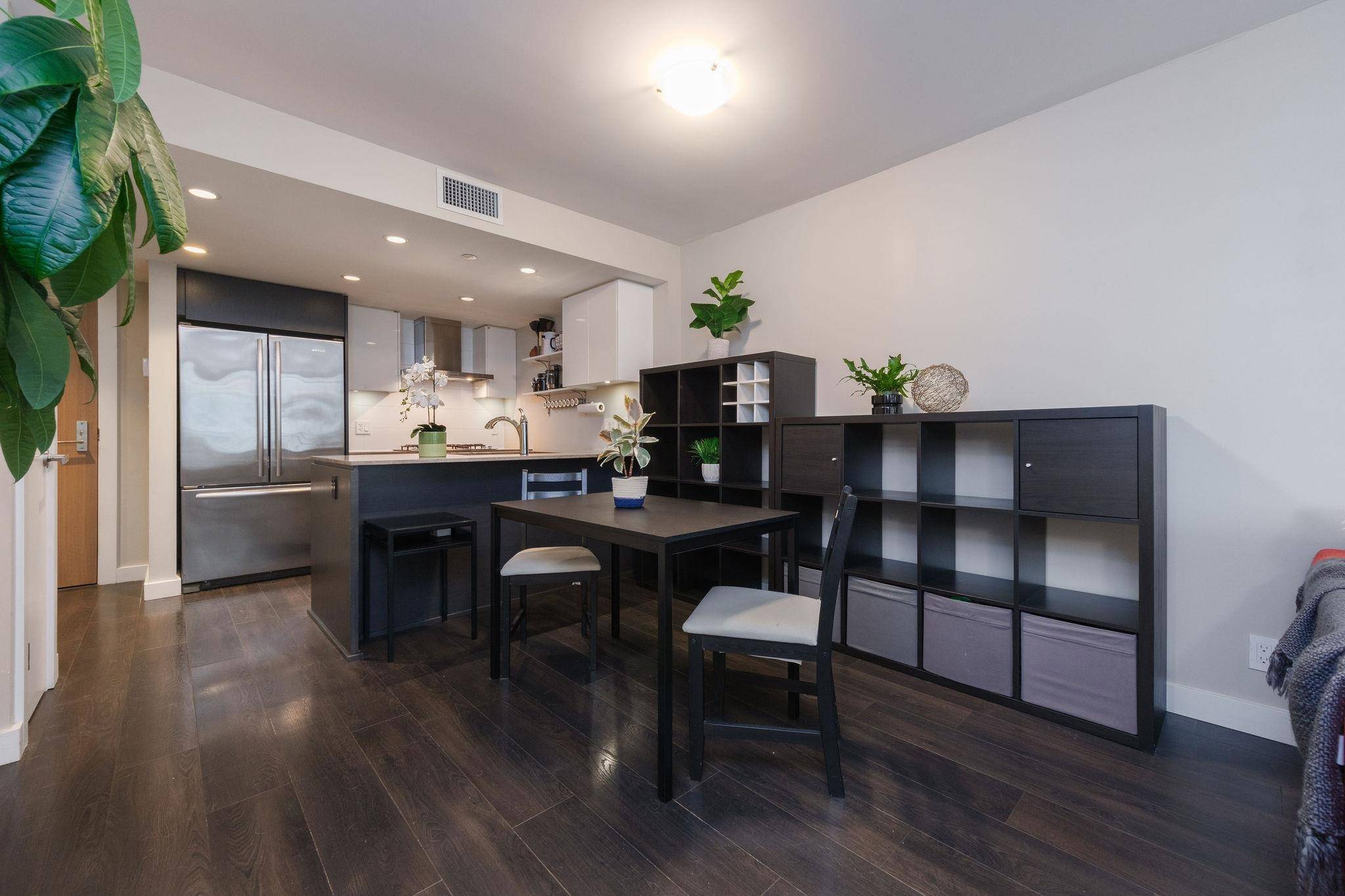 Vancouver, BC V6A 0C5,1618 Quebec ST #916