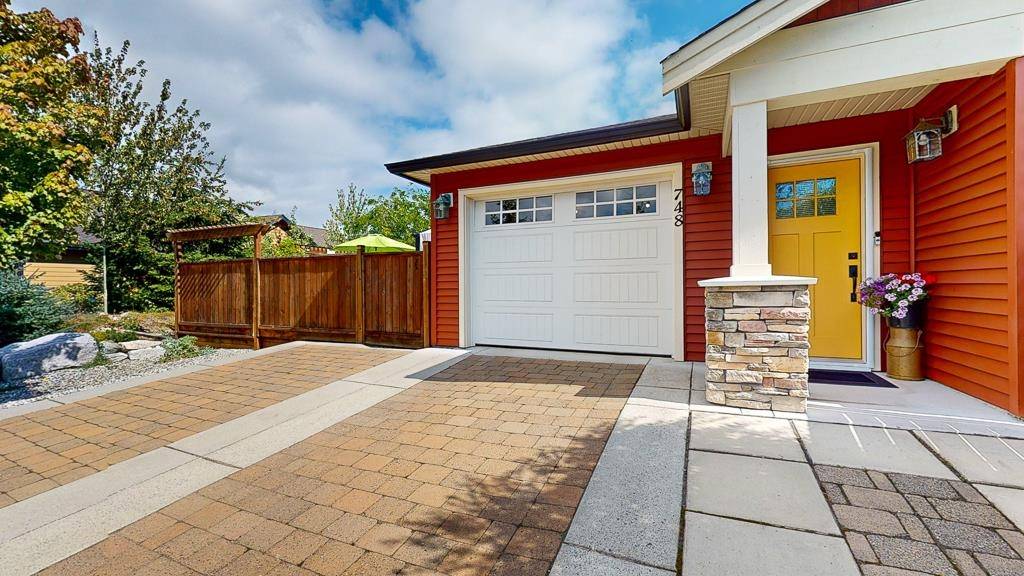 Gibsons, BC V0N 1V7,748 Gerussi LN