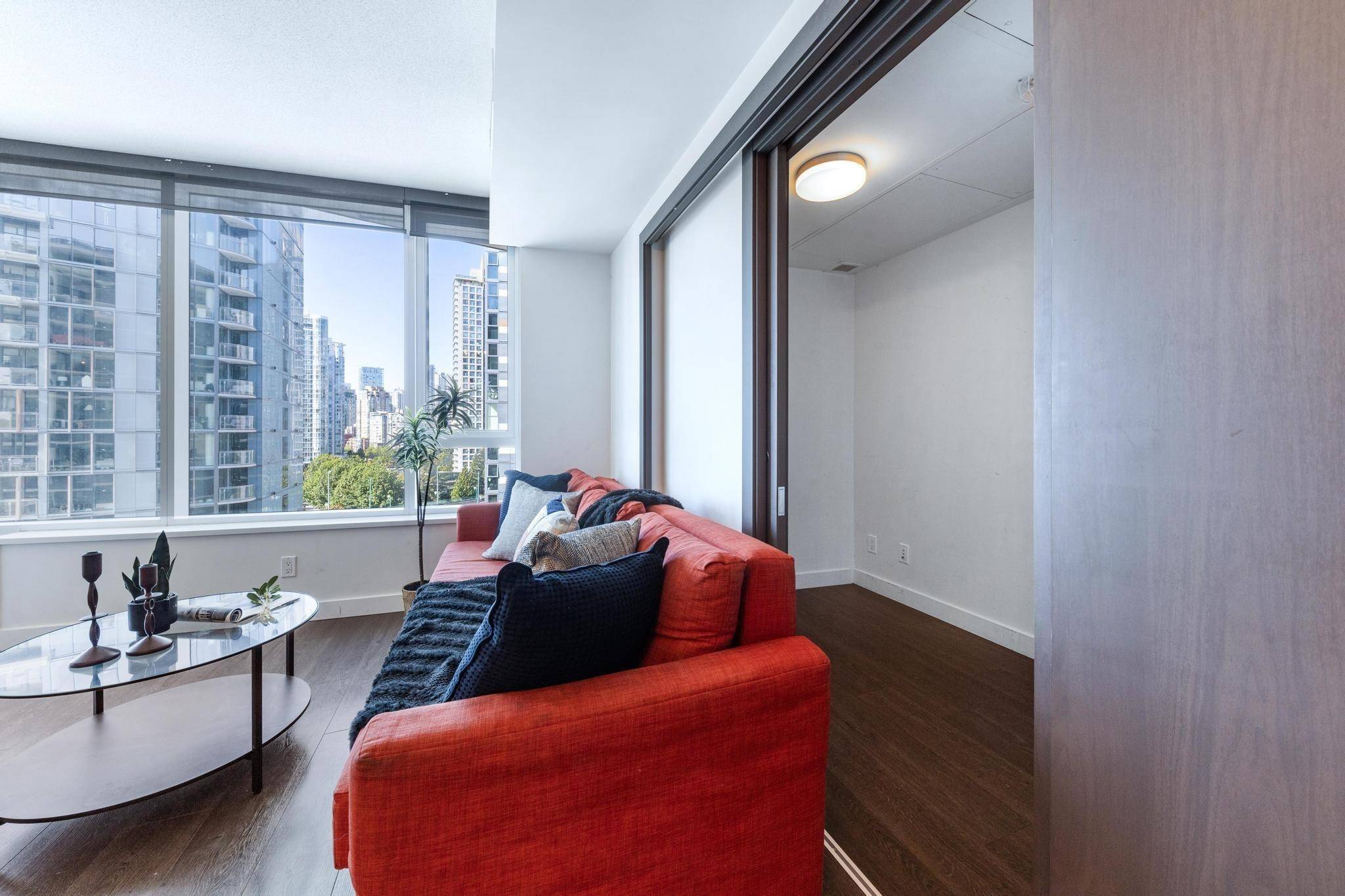 Vancouver, BC V6B 0P4,68 Smithe ST #1012