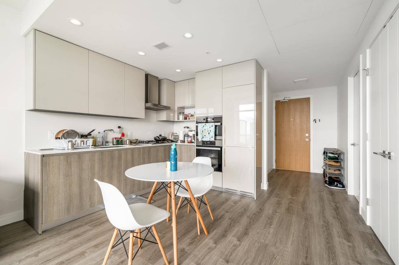 Burnaby, BC V5H 0K5,6511 Sussex AVE #2203