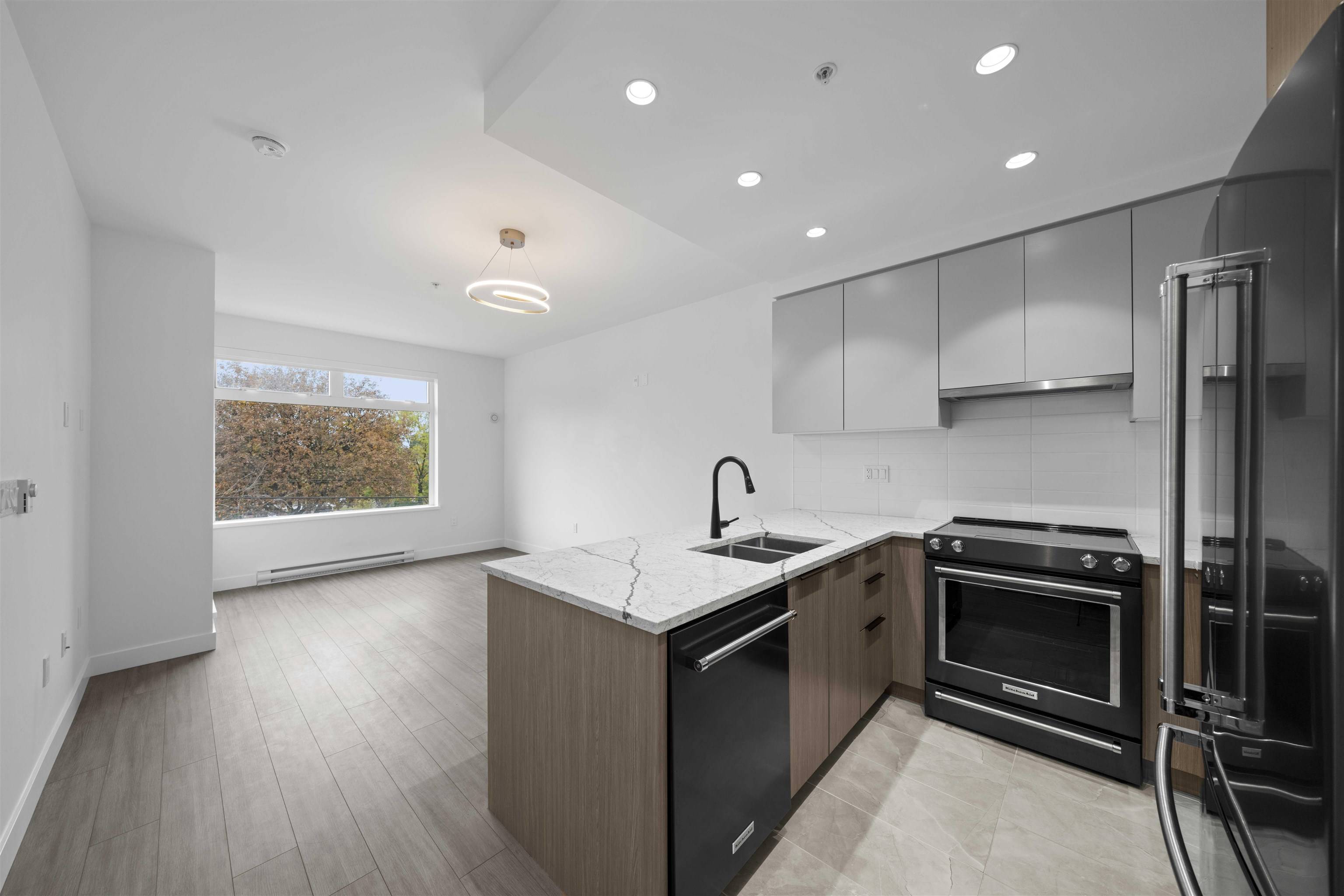 Vancouver, BC V5K 3G4,2408 Grant ST #210