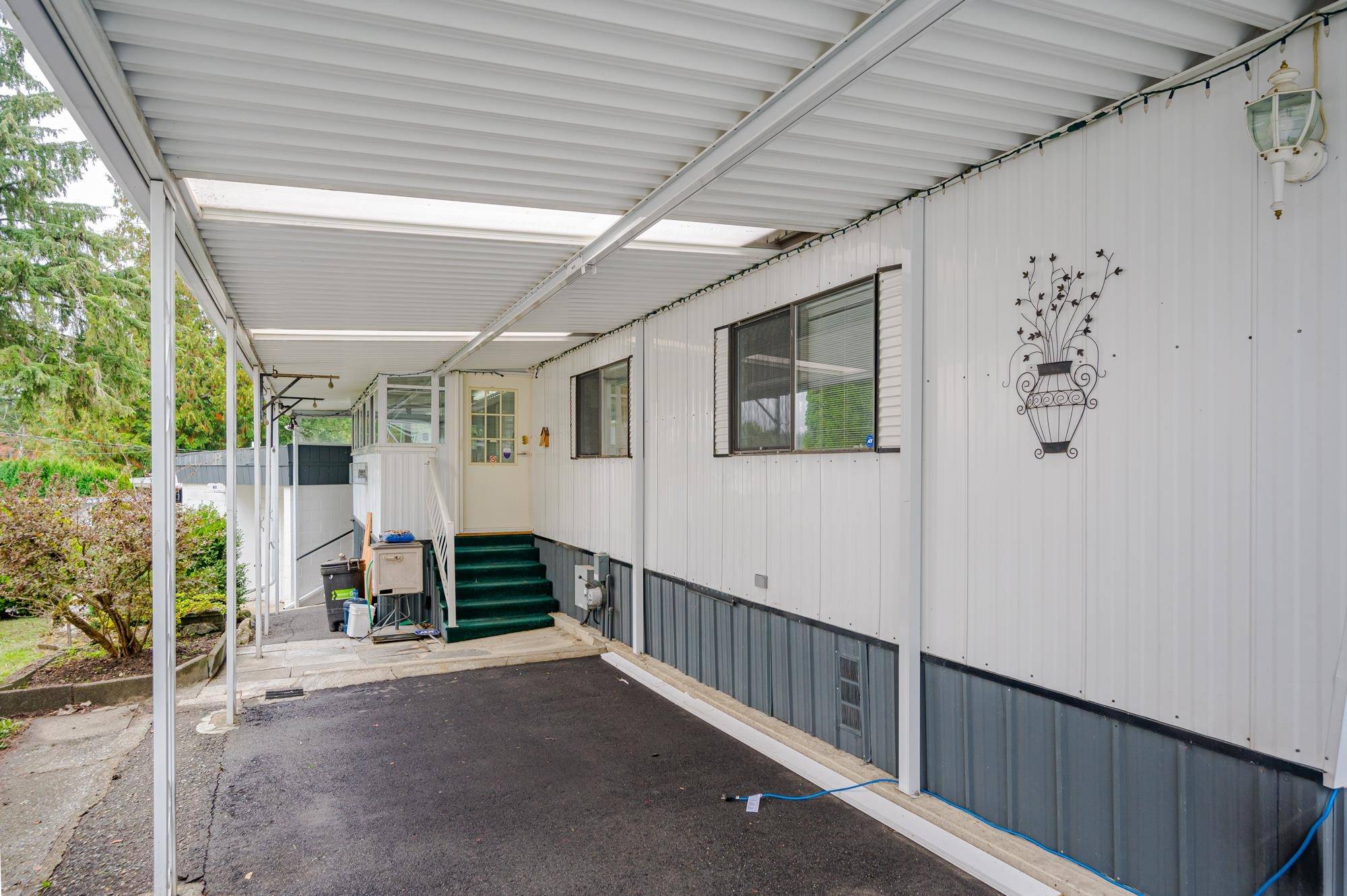 Langley, BC V3A 4R3,24330 Fraser HWY #61