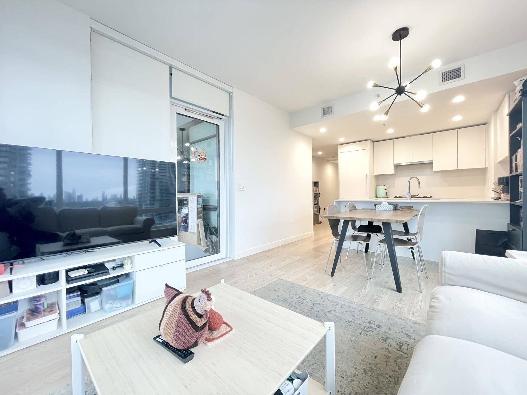 Burnaby, BC V5C 0N4,2181 Madison AVE #1602