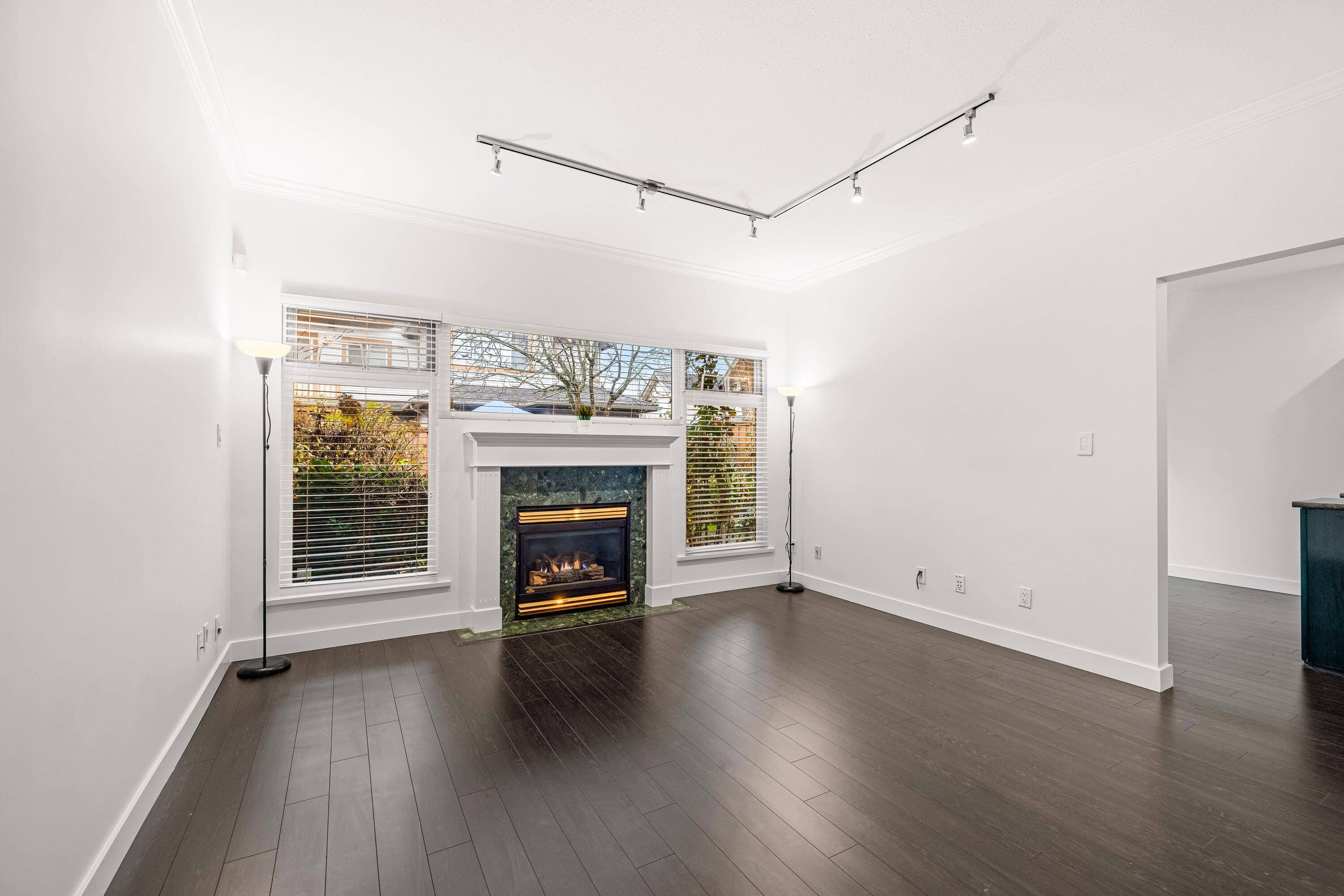 Richmond, BC V6X 1M1,11888 Mellis DR #15