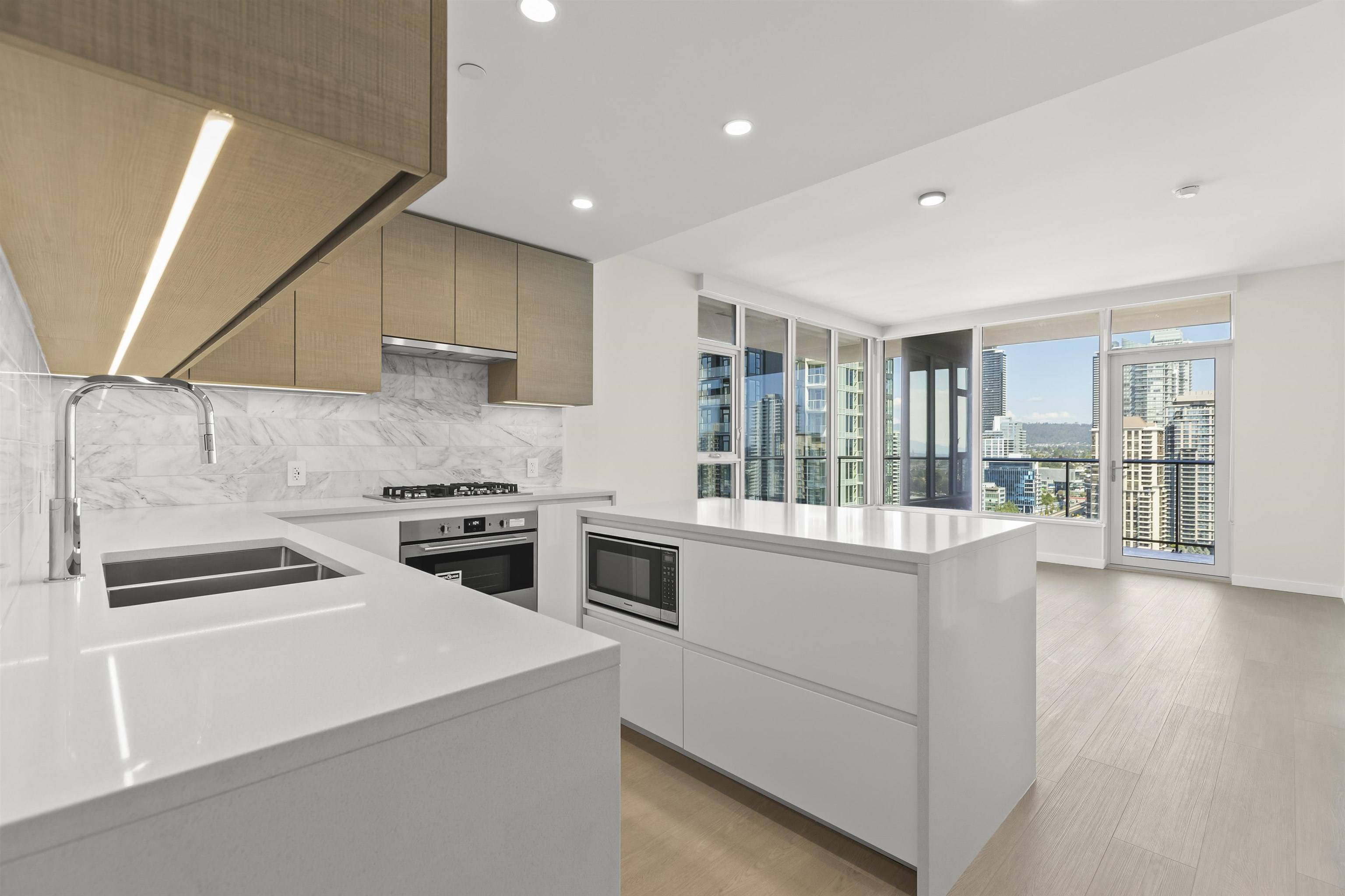 Burnaby, BC V5C 0N7,2186 Gilmore AVE #2408