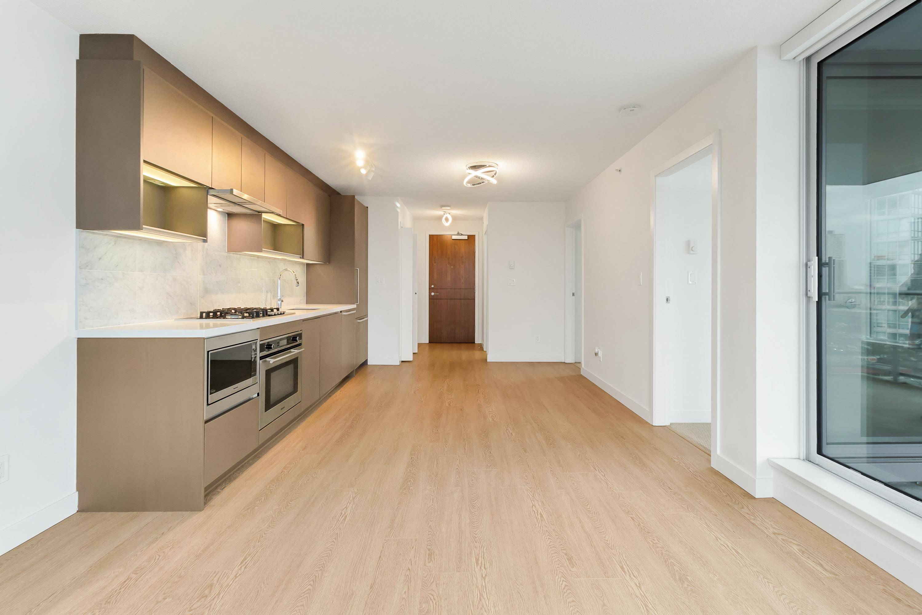 Surrey, BC V3T 0L5,13696 100 AVE #1909