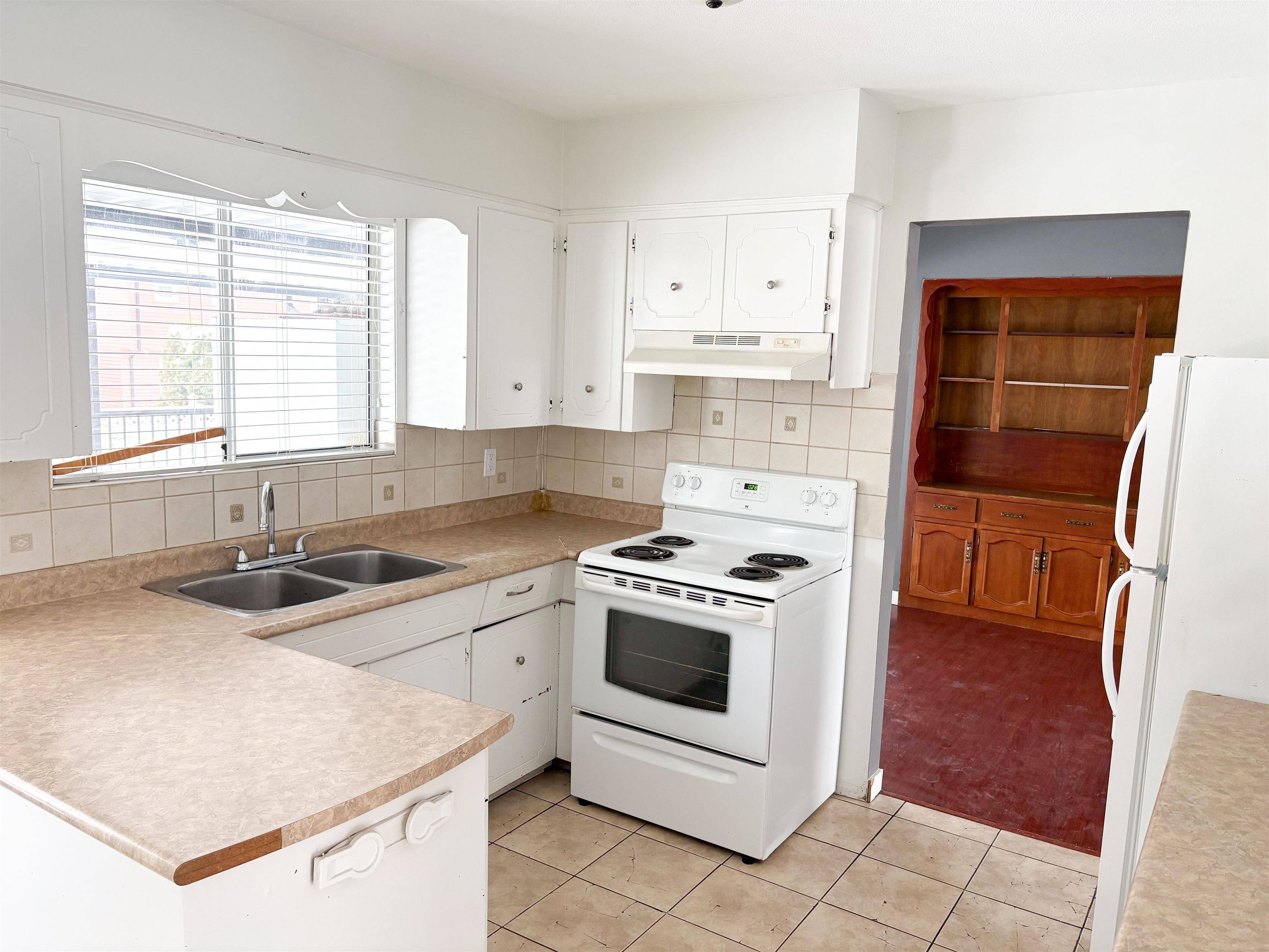 Abbotsford, BC V2T 4R5,3306 Denman ST