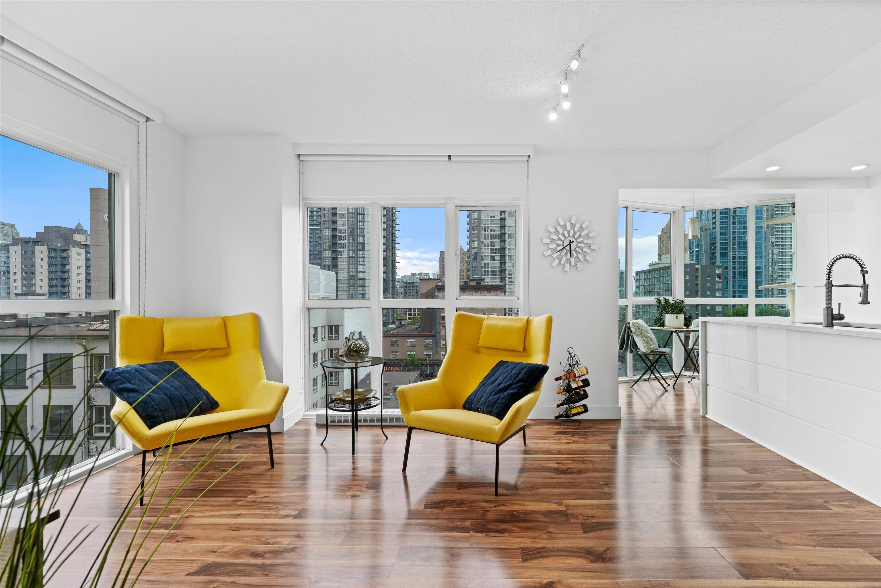 Vancouver, BC V6Z 2S8,1188 Howe ST #607