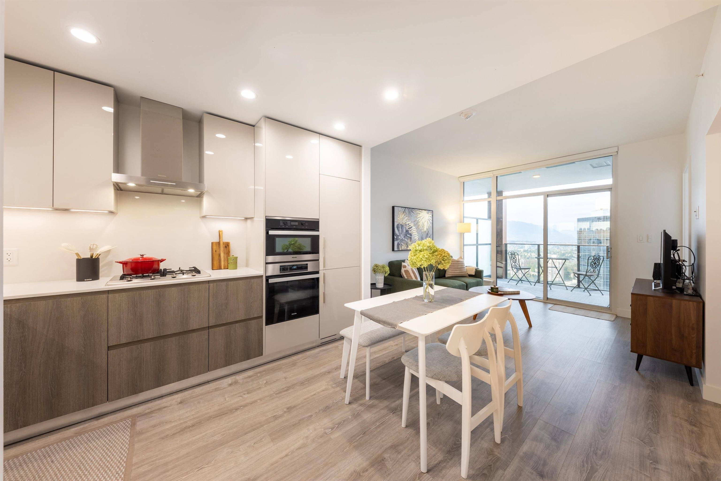 Burnaby, BC V5H 0K5,6511 Sussex AVE #2801