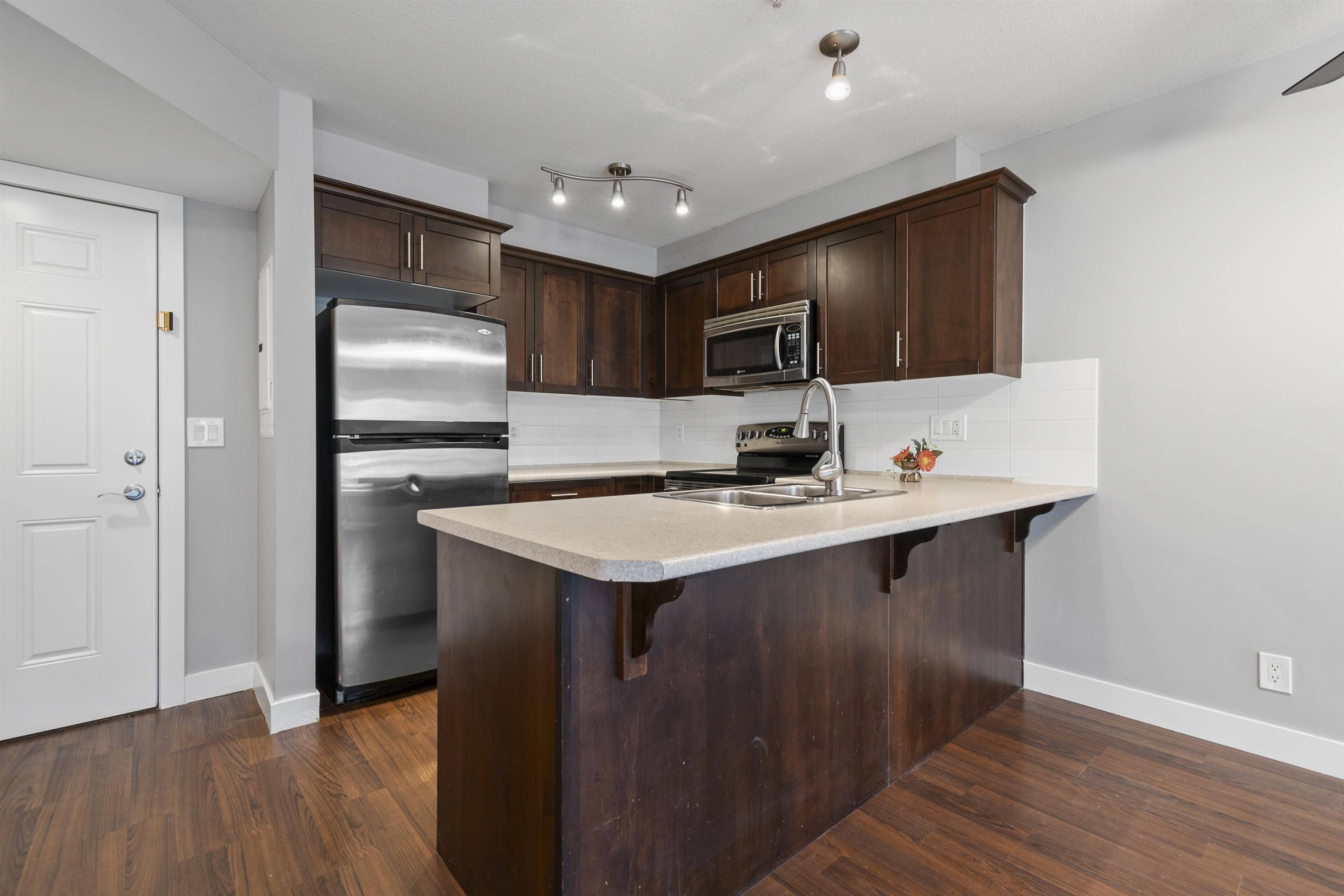 Chilliwack, BC V2P 0B9,46289 Yale RD #103