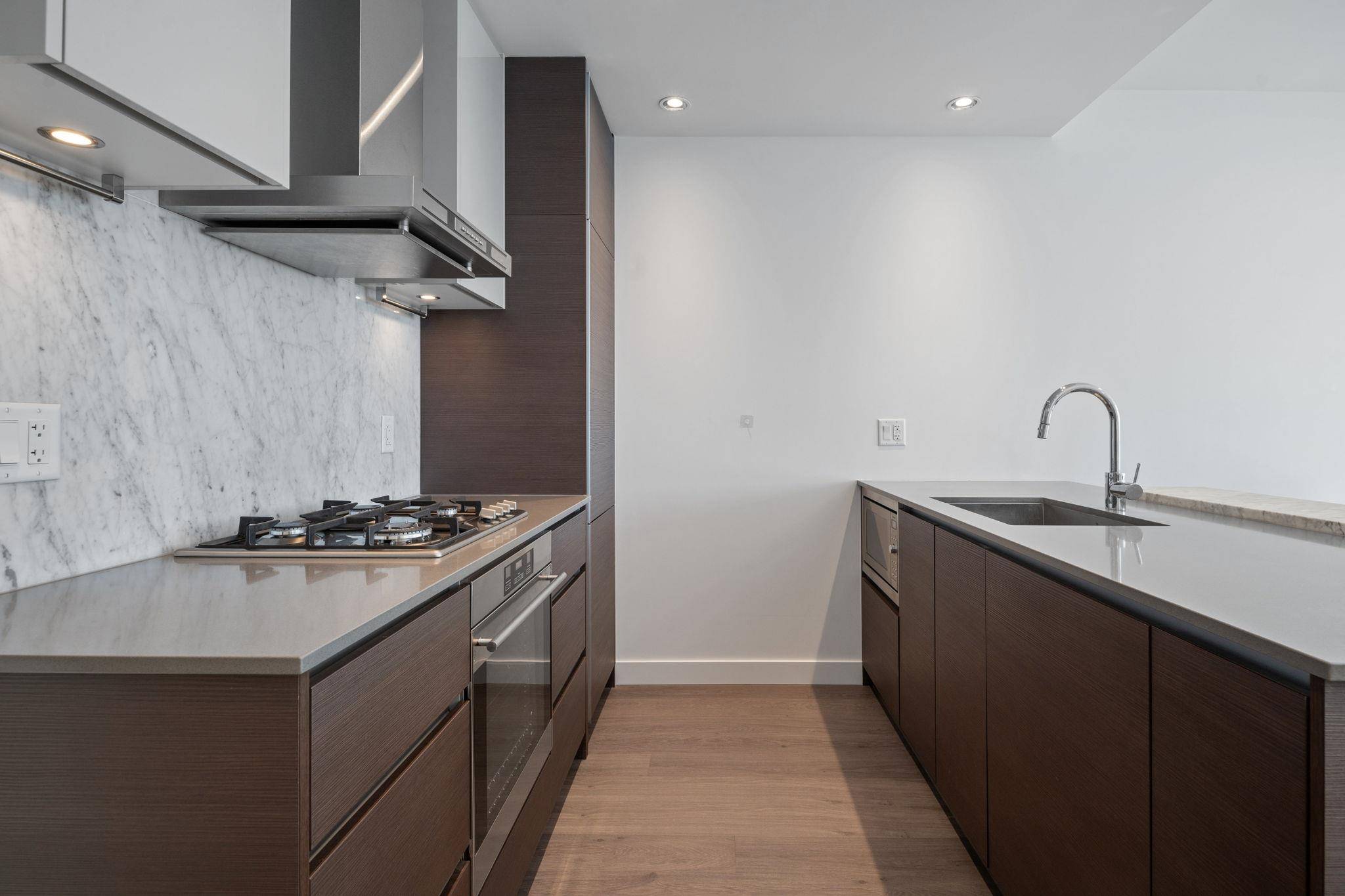 Burnaby, BC V5H 0H4,6098 Station ST #2808