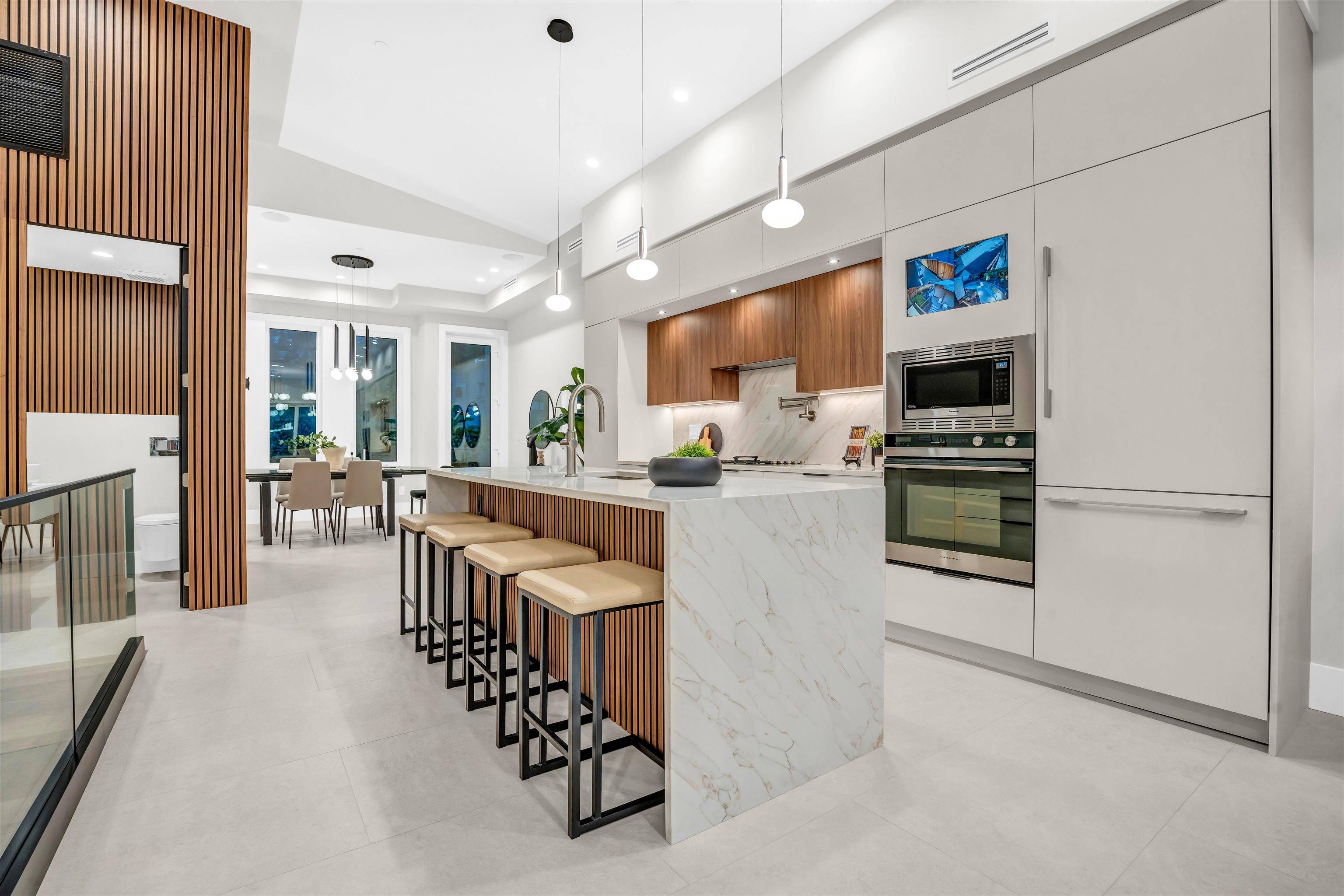 West Vancouver, BC V7V 1K8,2378 Marine DR