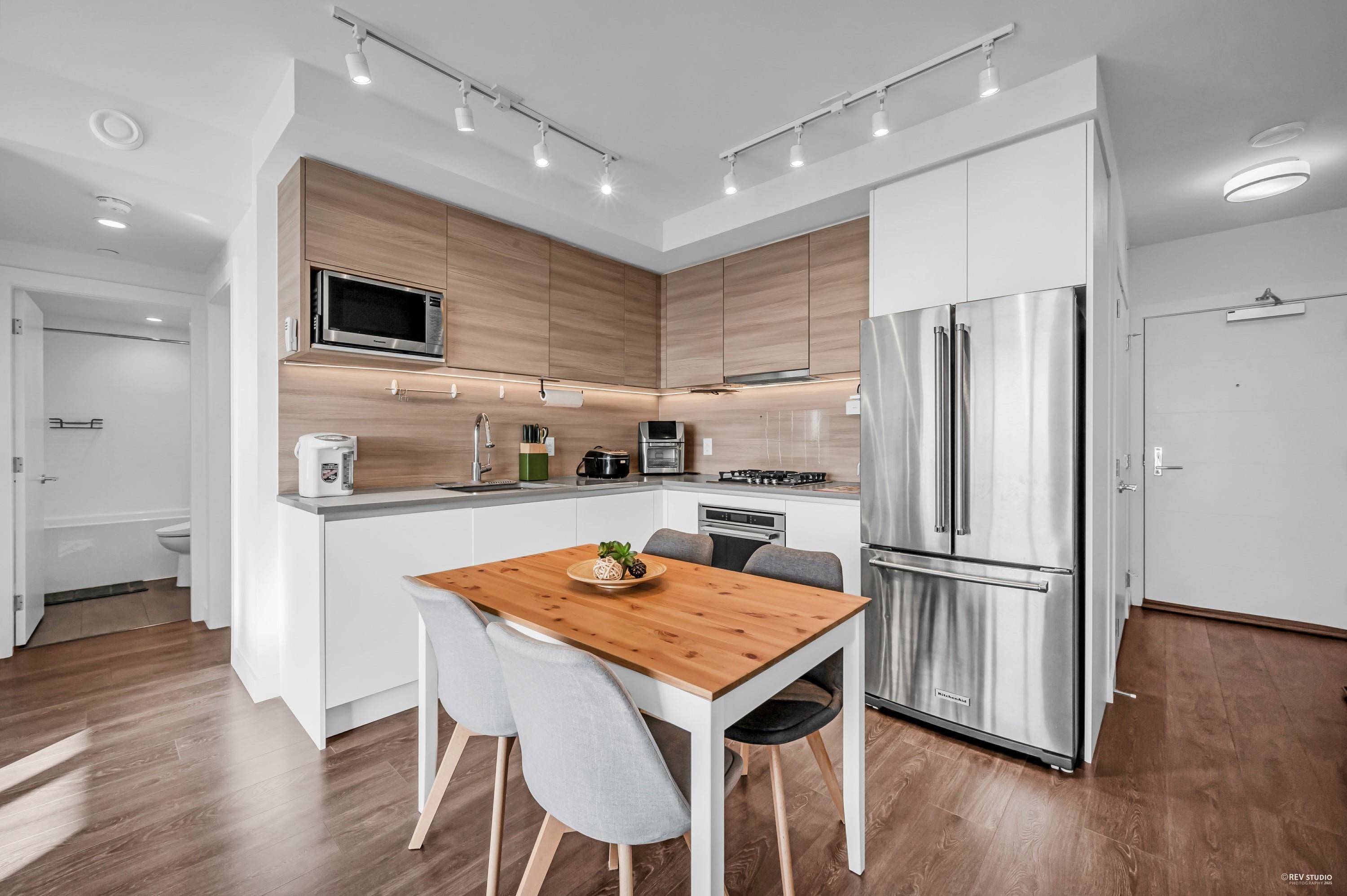 Coquitlam, BC V3J 0H6,525 Foster AVE #2202