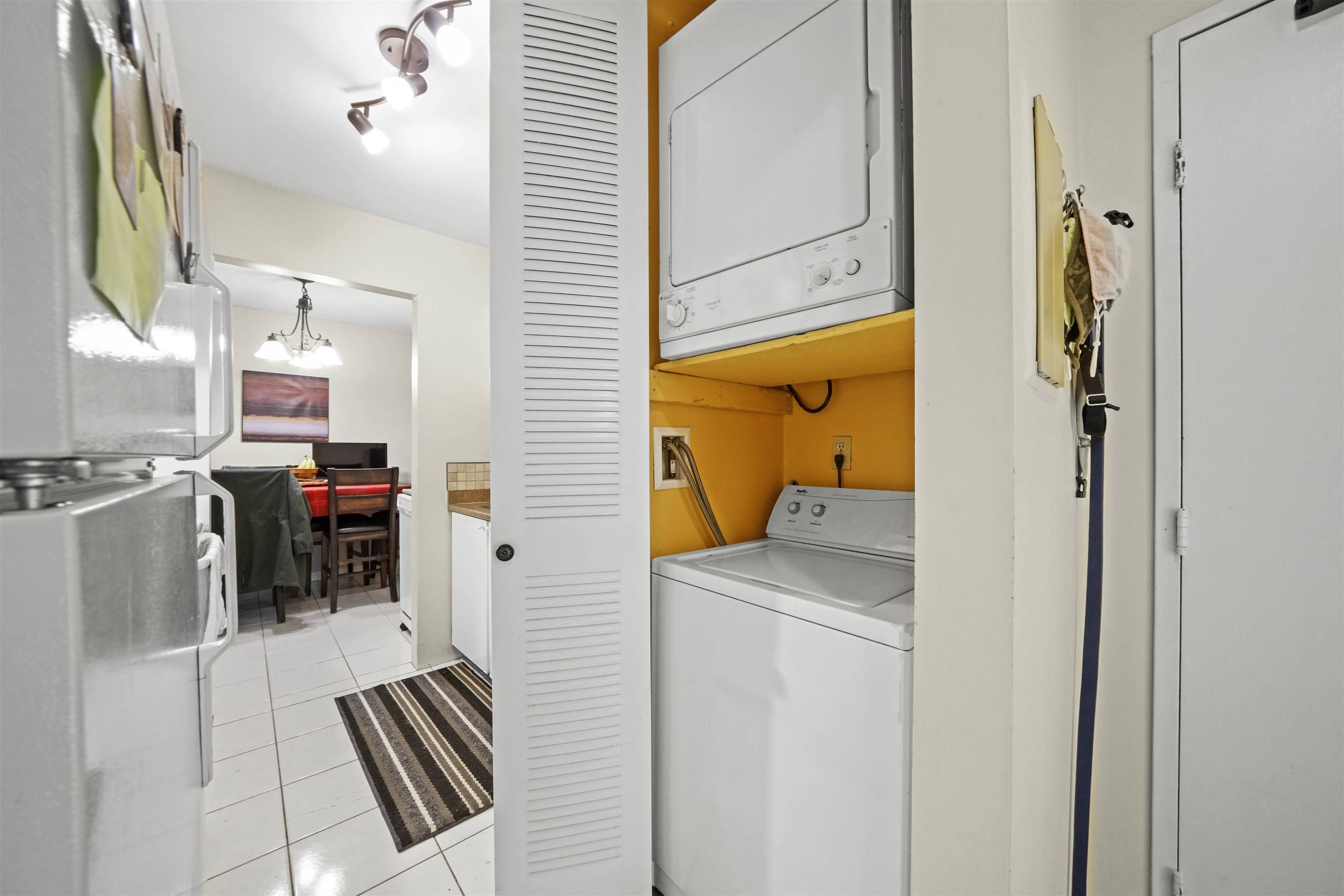 Burnaby, BC V3N 4R1,9584 Manchester DR #203