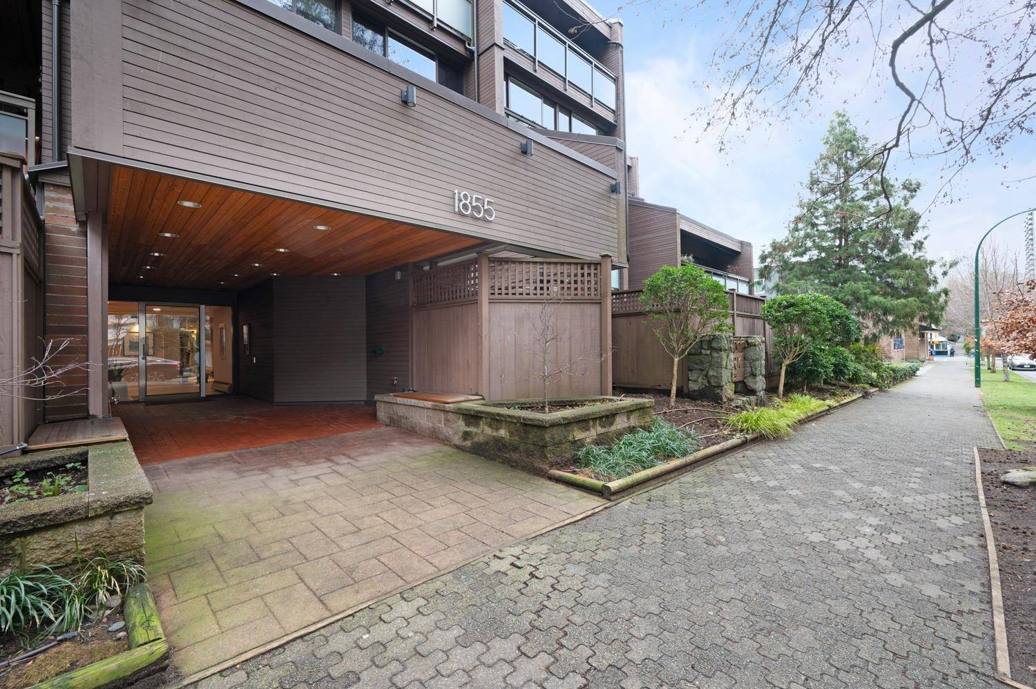 Vancouver, BC V6G 1M9,1855 Nelson ST #106