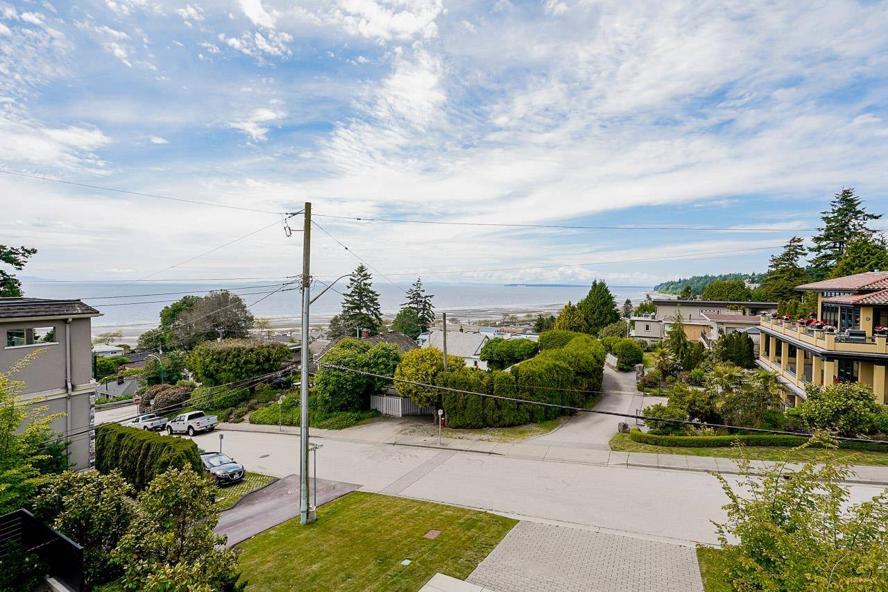 White Rock, BC V4B 3S3,1228 Everall ST