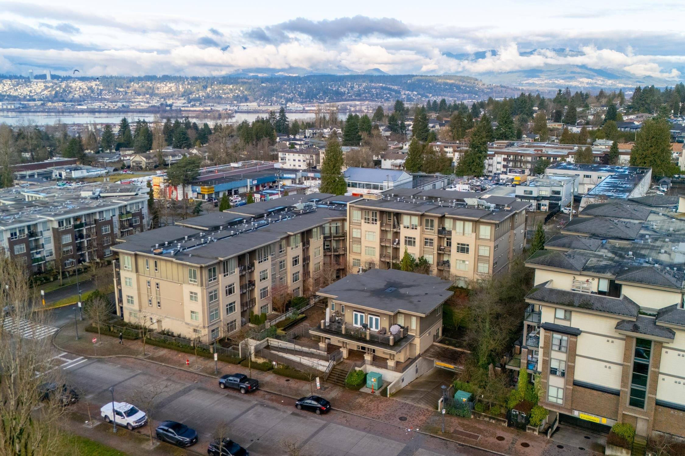 Surrey, BC V3T 0H5,13468 King George BLVD #211