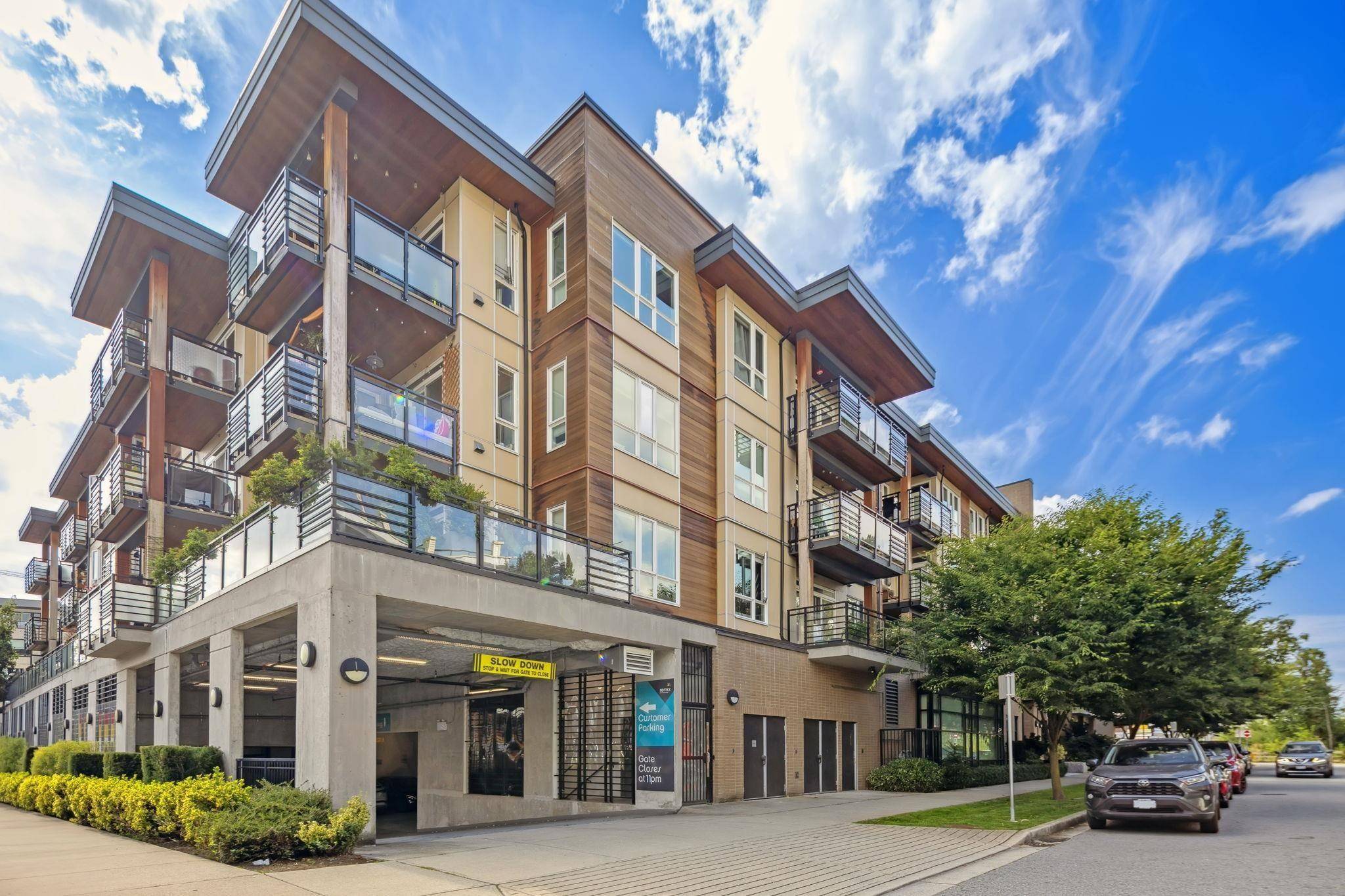 North Vancouver, BC V7M 0C6,733 W 14th ST #309