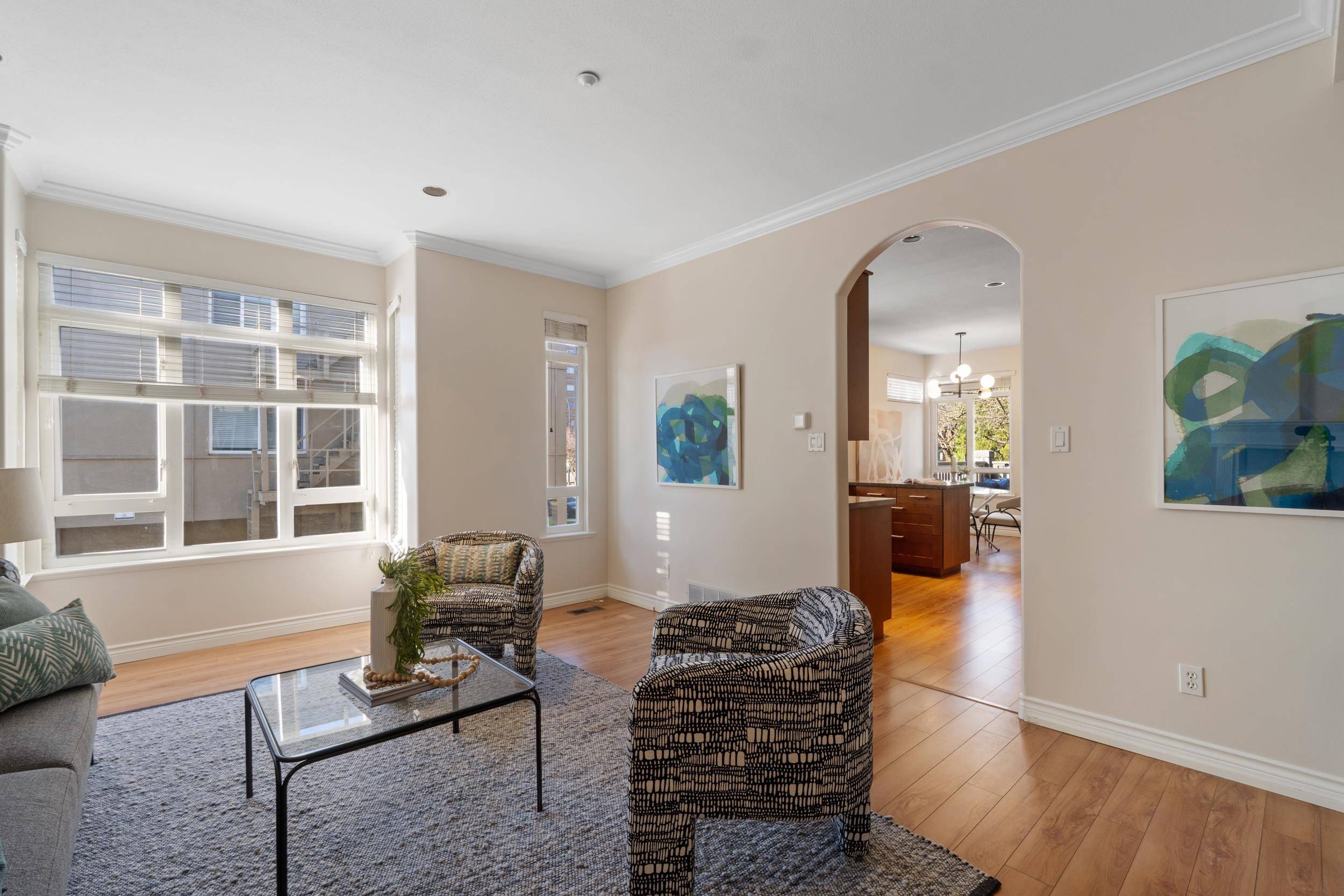 North Vancouver, BC V7L 1N9,119 E 6th ST #2