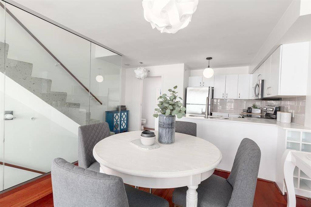 Vancouver, BC V6C 3T3,610 Granville ST #3202