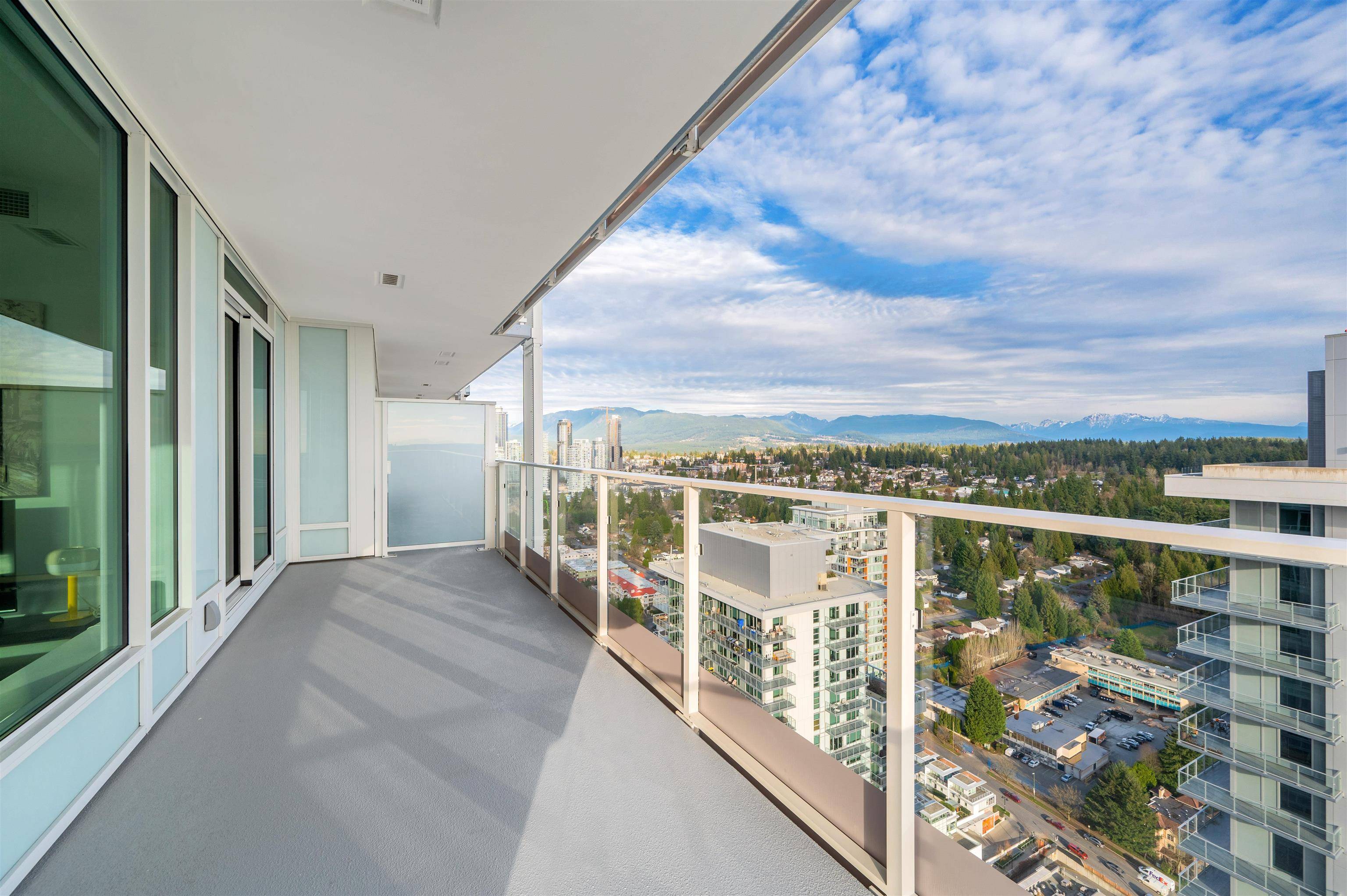 Burnaby, BC V3J 0M2,3833 Evergreen PL #3905