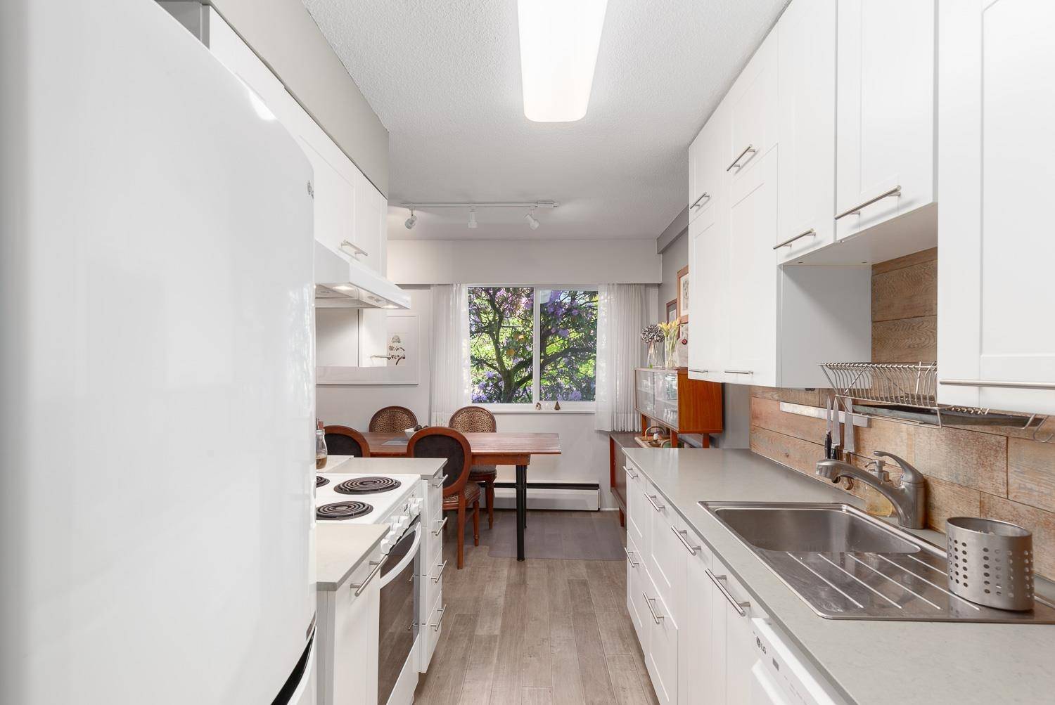 Vancouver, BC V5T 4C9,36 E 14th AVE #215