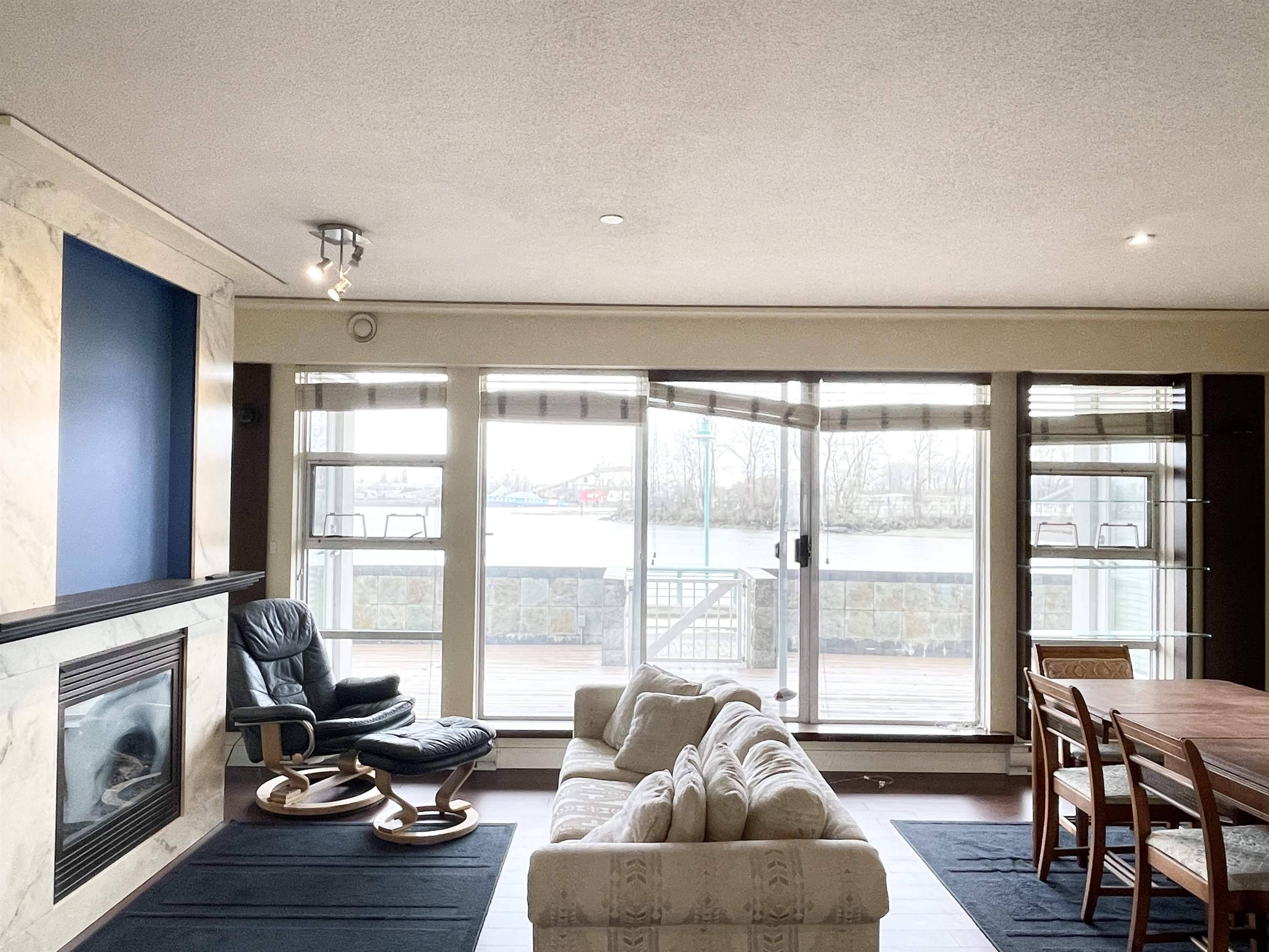 Vancouver, BC V5P 4X5,1990 E Kent Avenue South #108