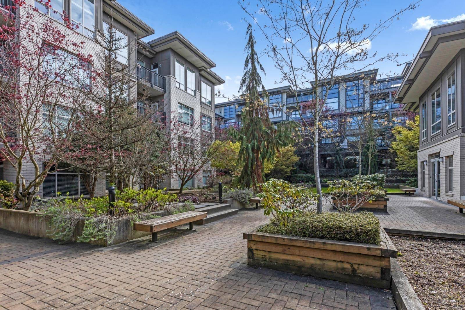 Surrey, BC V3T 0H5,13468 King George BLVD #117