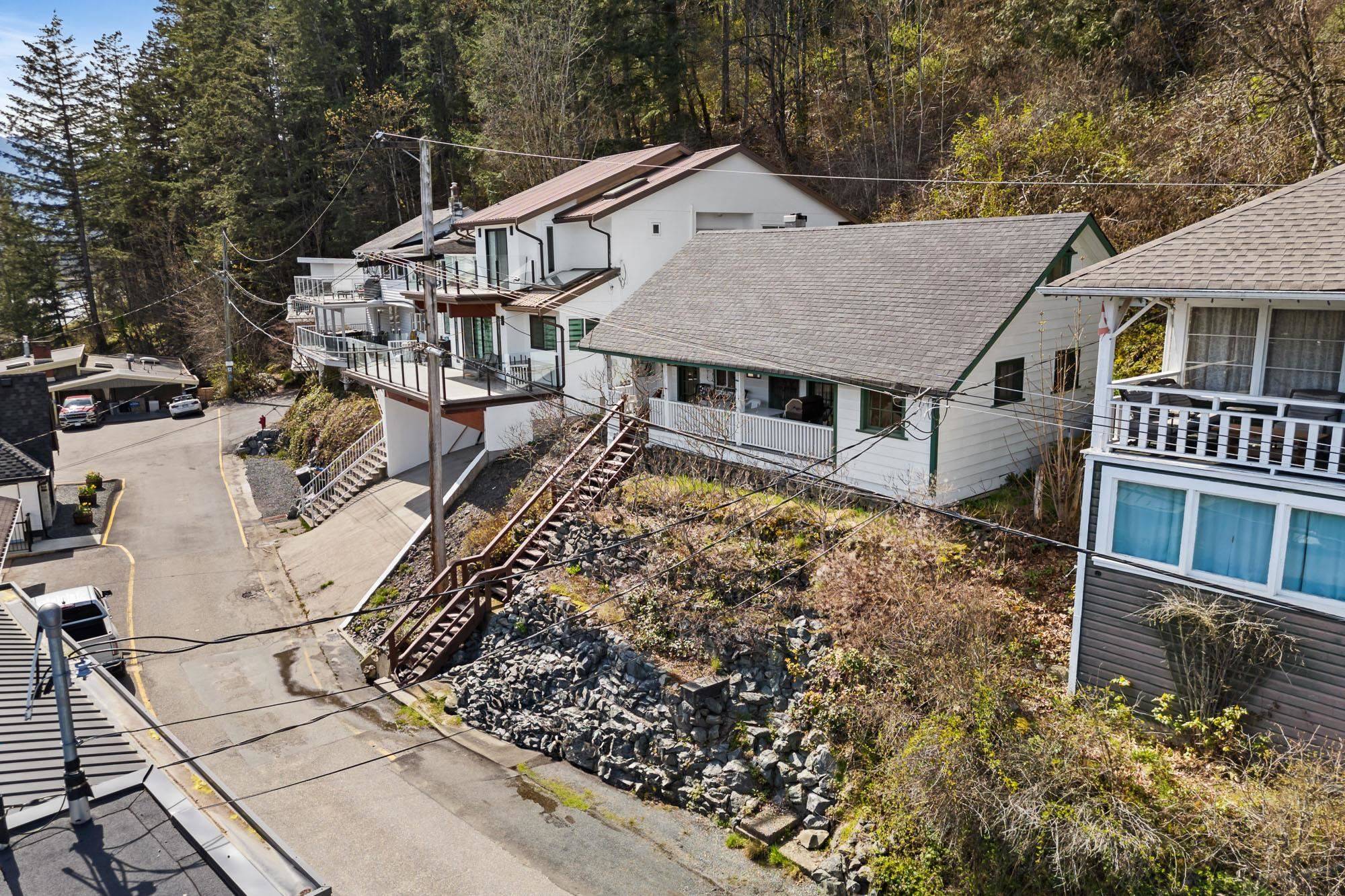Cultus Lake, BC V2R 5A2,226 Lakeshore DR