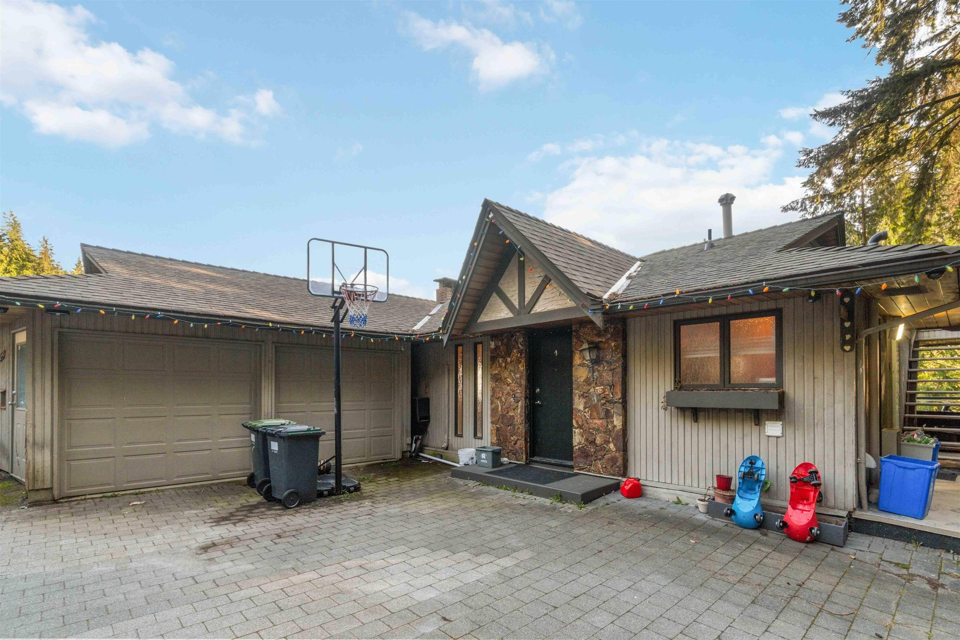 North Vancouver, BC V7R 3K7,5189 Madeira CT