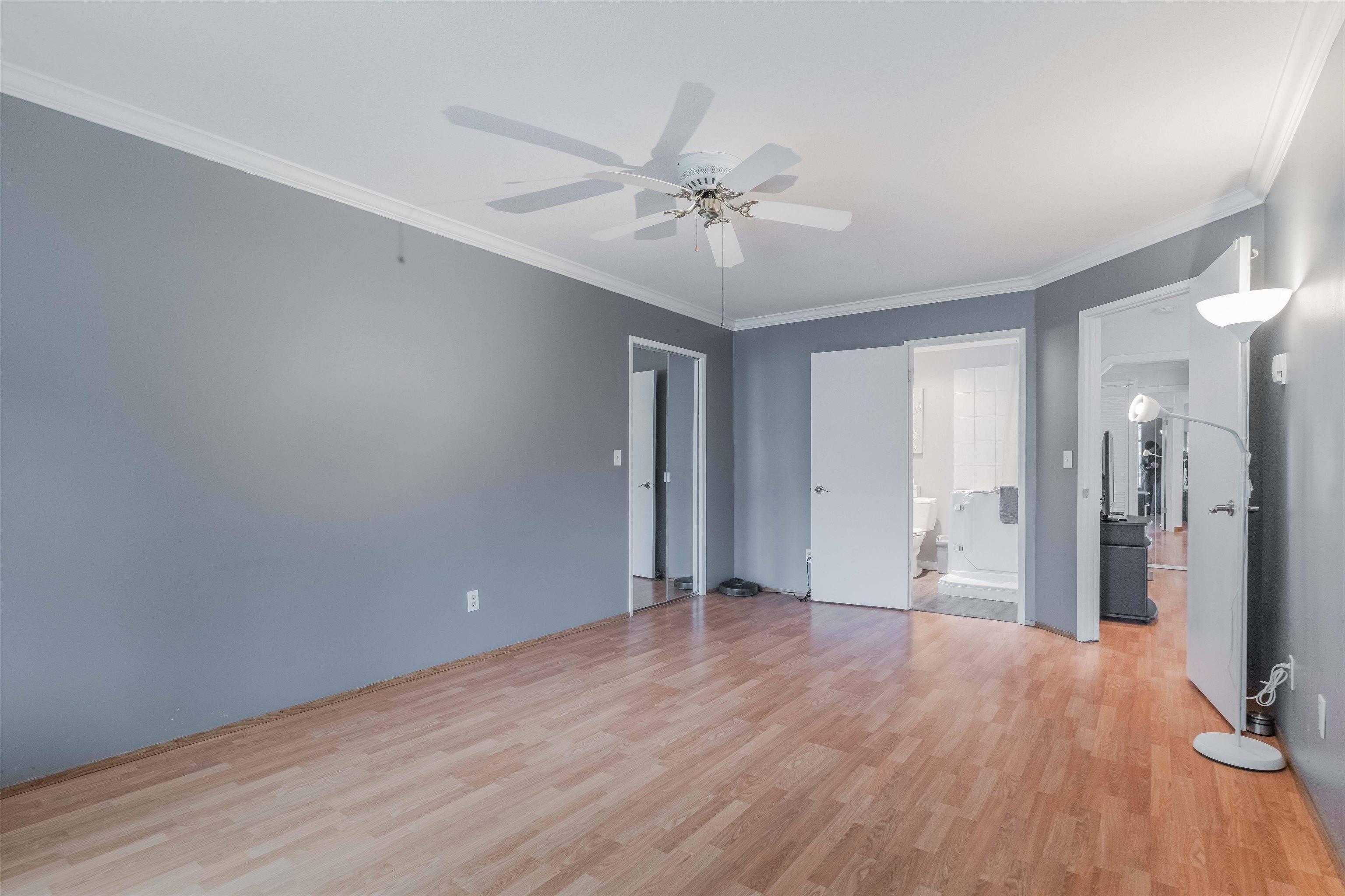 Surrey, BC V3R 9V1,10584 153 ST #210