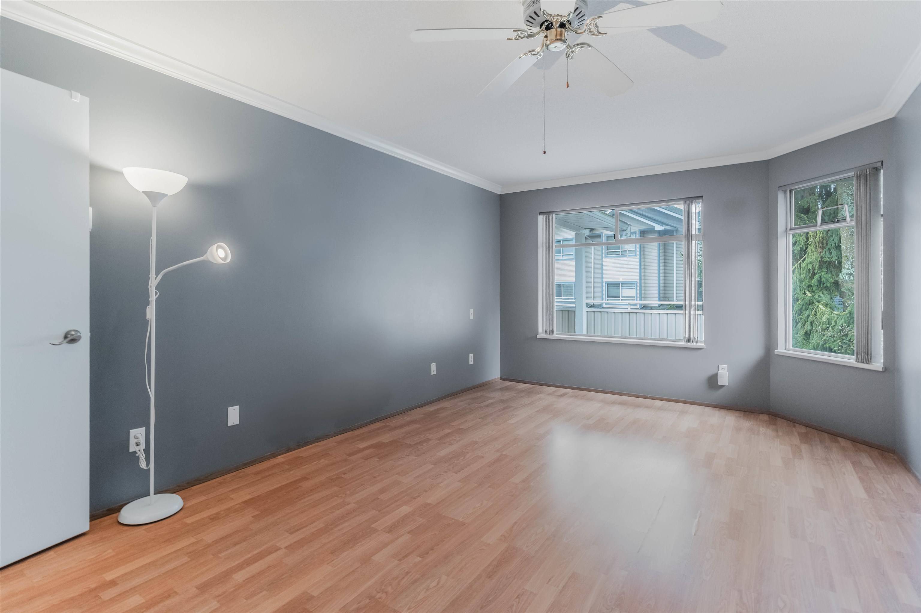 Surrey, BC V3R 9V1,10584 153 ST #210