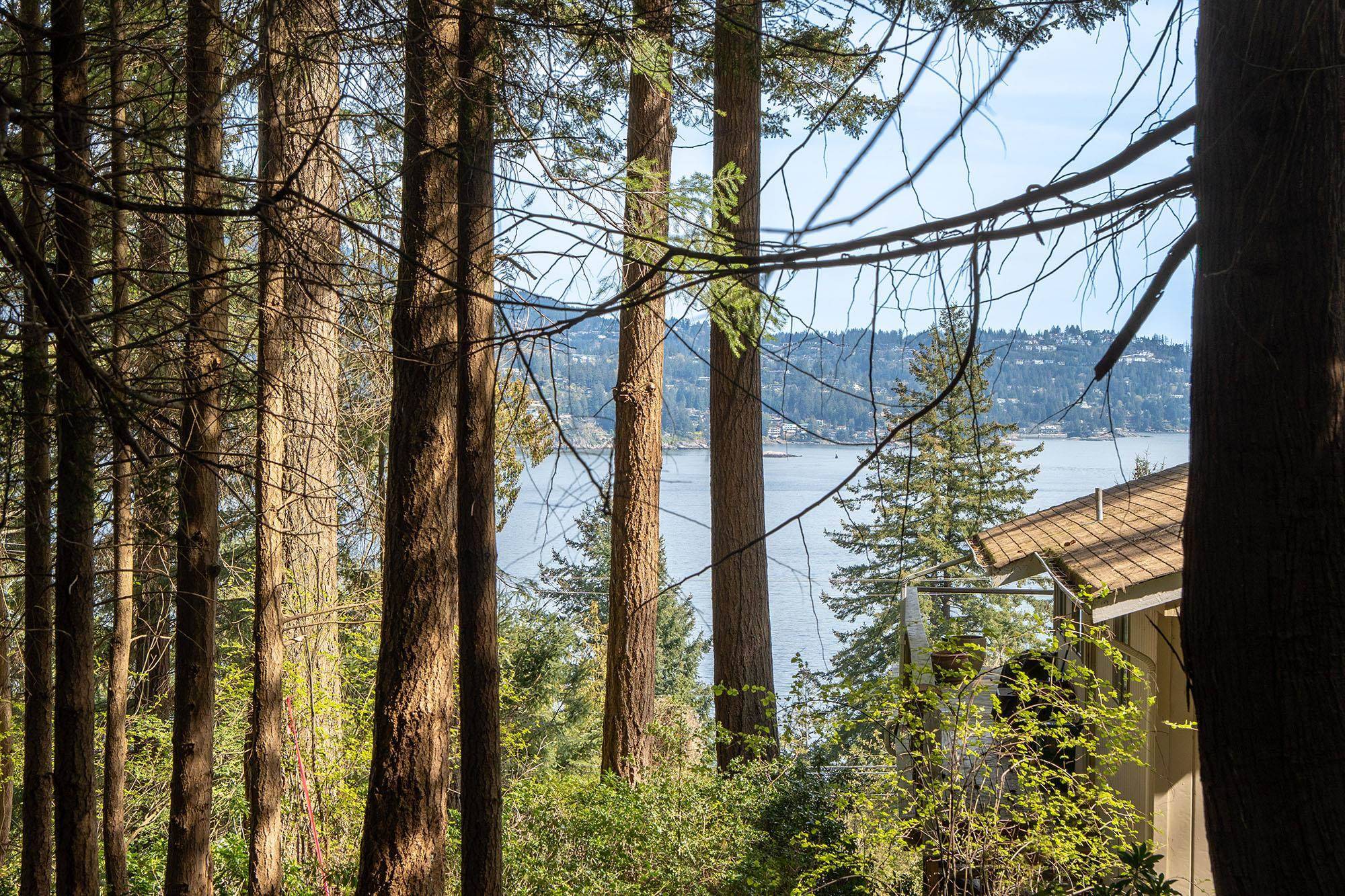 Bowen Island, BC V0N 1G1,912 Taylor RD