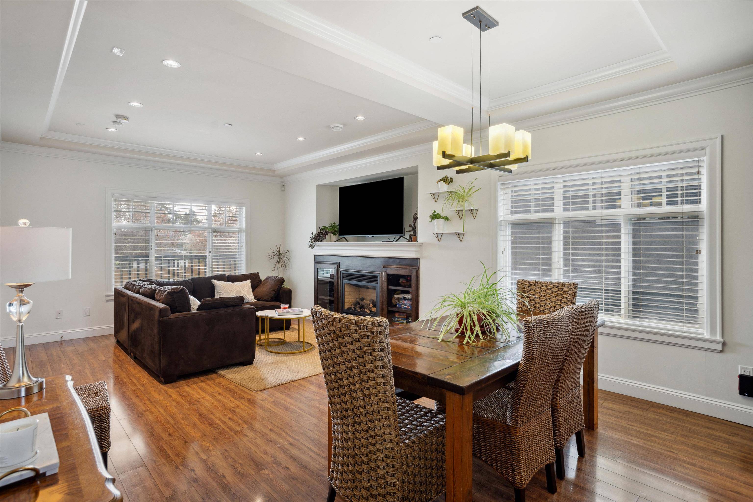 Vancouver, BC V6P 1Z8,585 W 60th AVE
