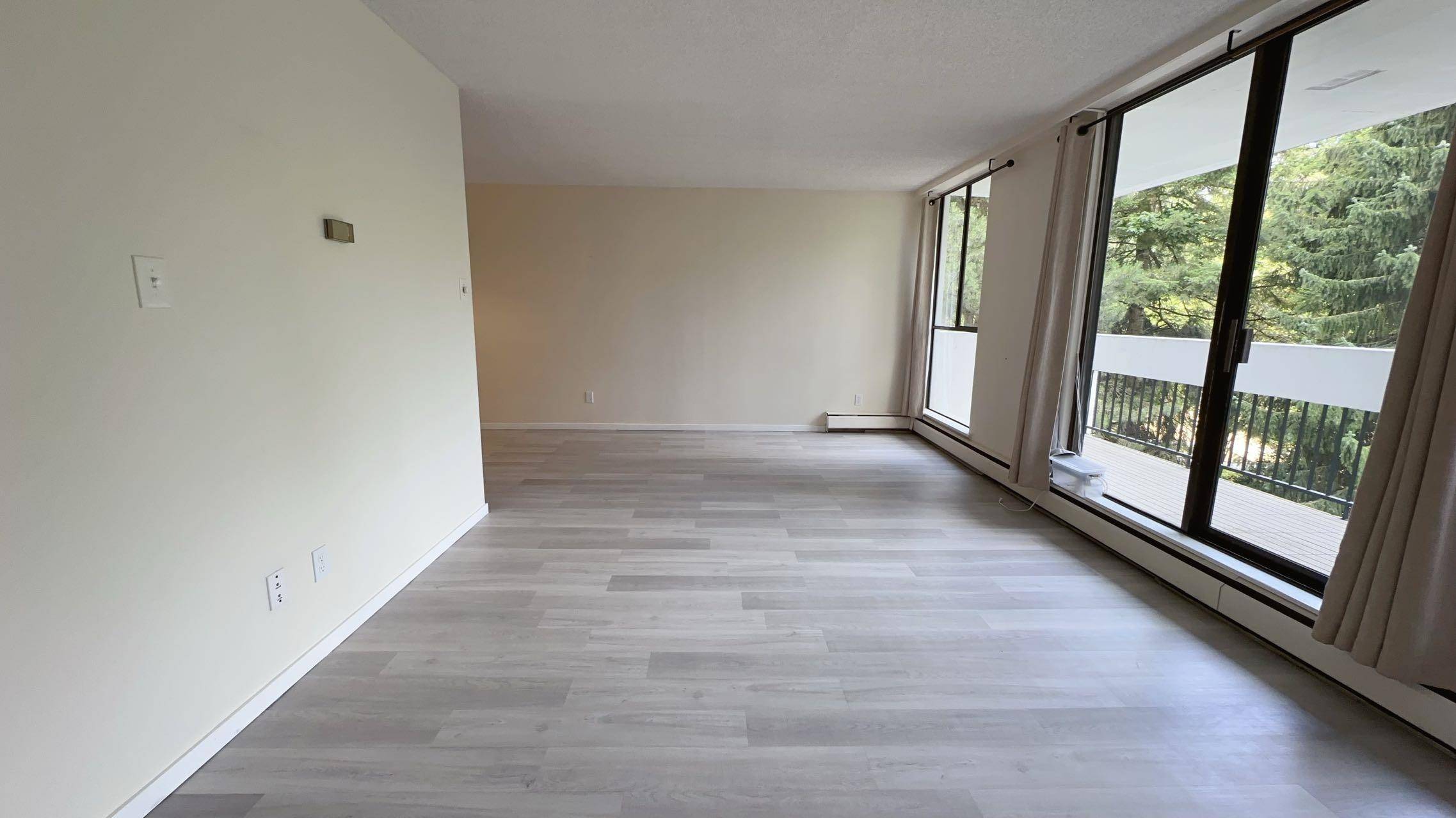 Burnaby, BC V5H 3Y8,6689 Willingdon AVE #402