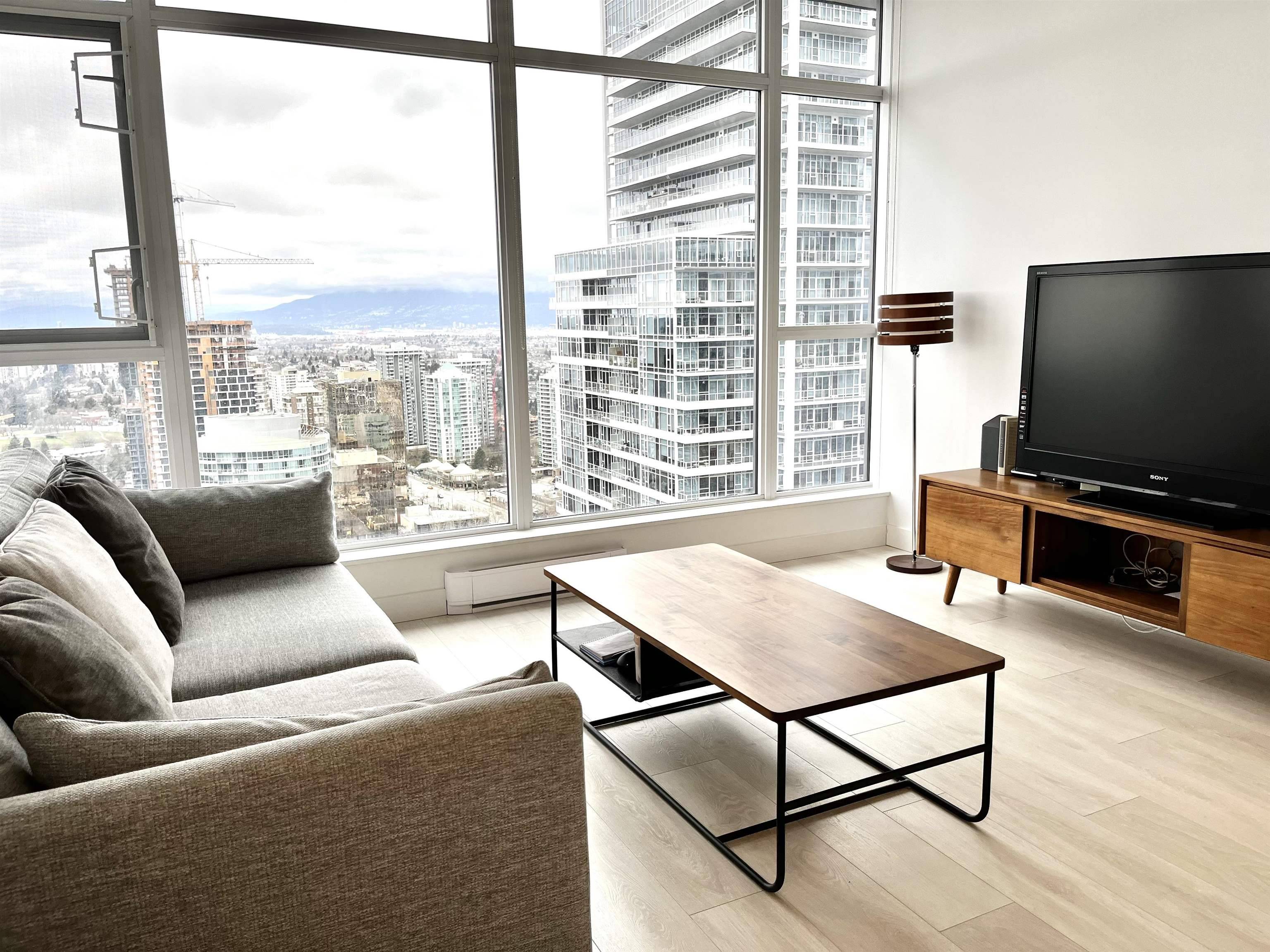 Burnaby, BC V5H 0H4,6098 Station ST #3705