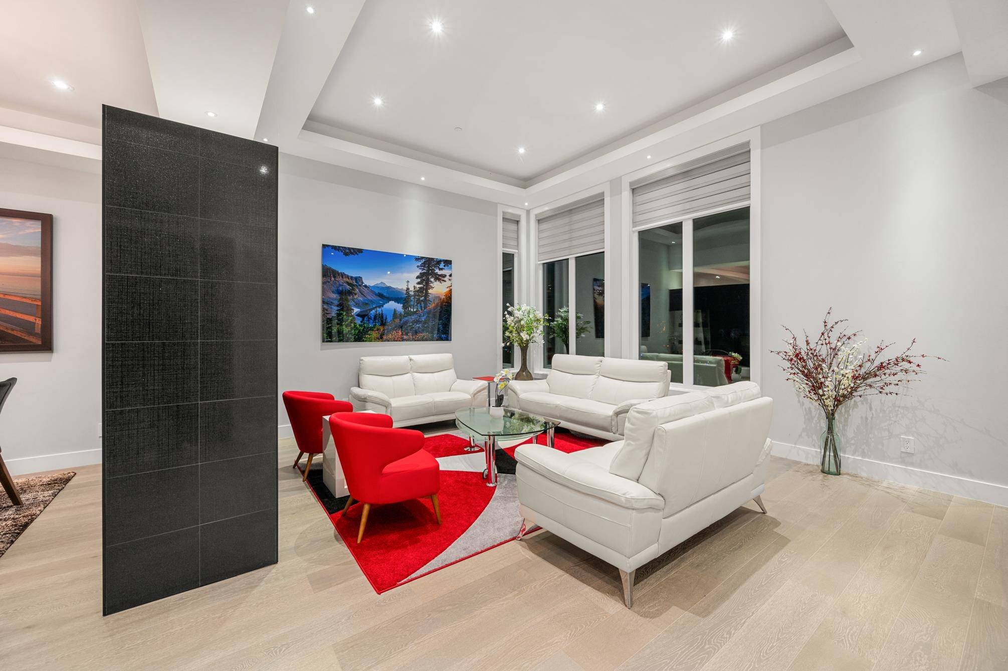 White Rock, BC V4B 2Z1,13689 Blackburn AVE