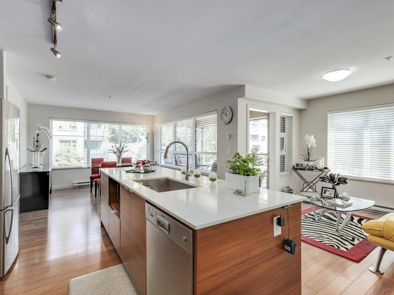 North Vancouver, BC V7P 0A9,1673 Lloyd AVE #304