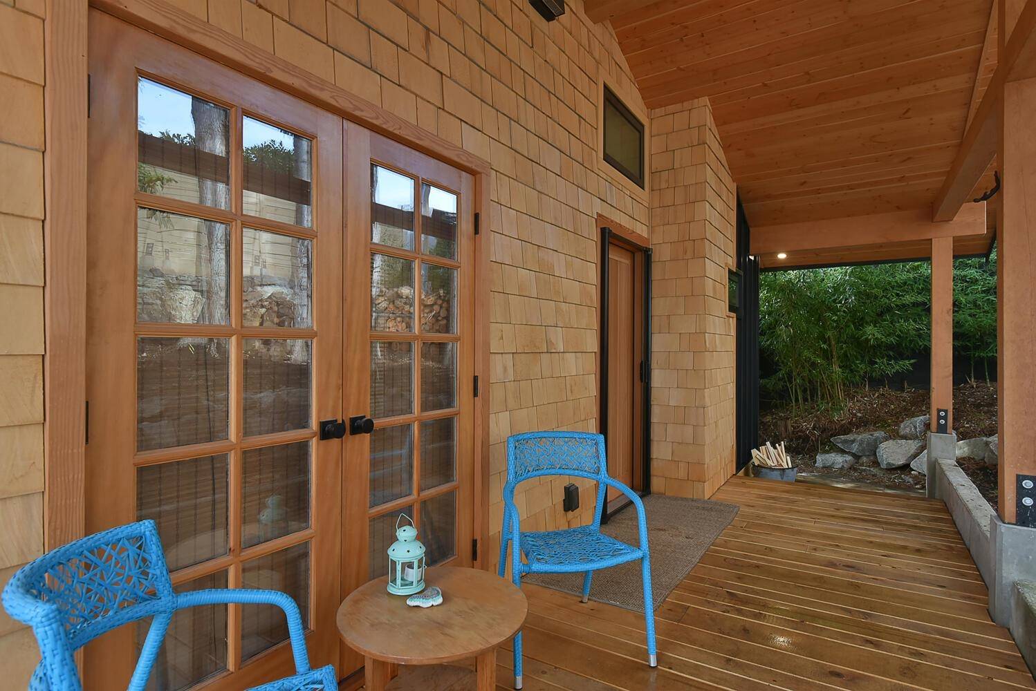 Gibsons, BC V0N 1V0,466 Marine DR