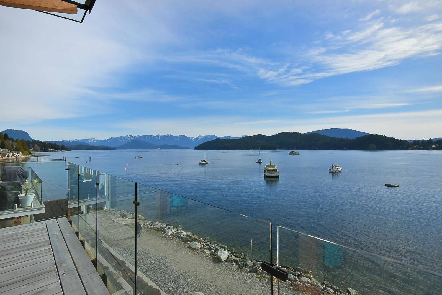 Gibsons, BC V0N 1V0,466 Marine DR