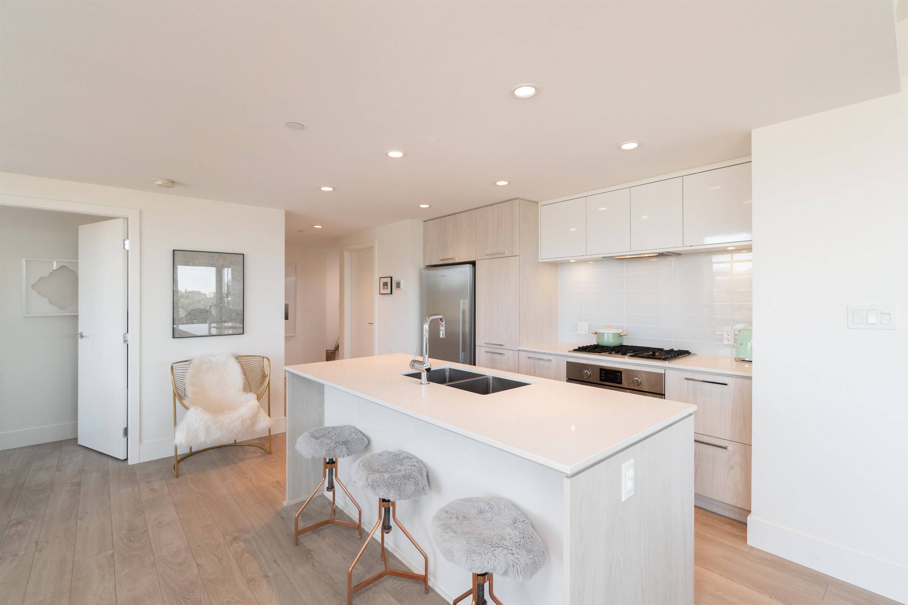 North Vancouver, BC V7J 0B5,680 Seylynn CRES #1807