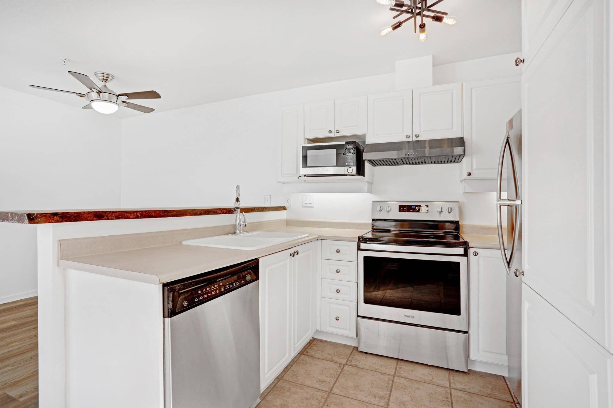Port Coquitlam, BC V3B 1P3,1618 Grant AVE #402