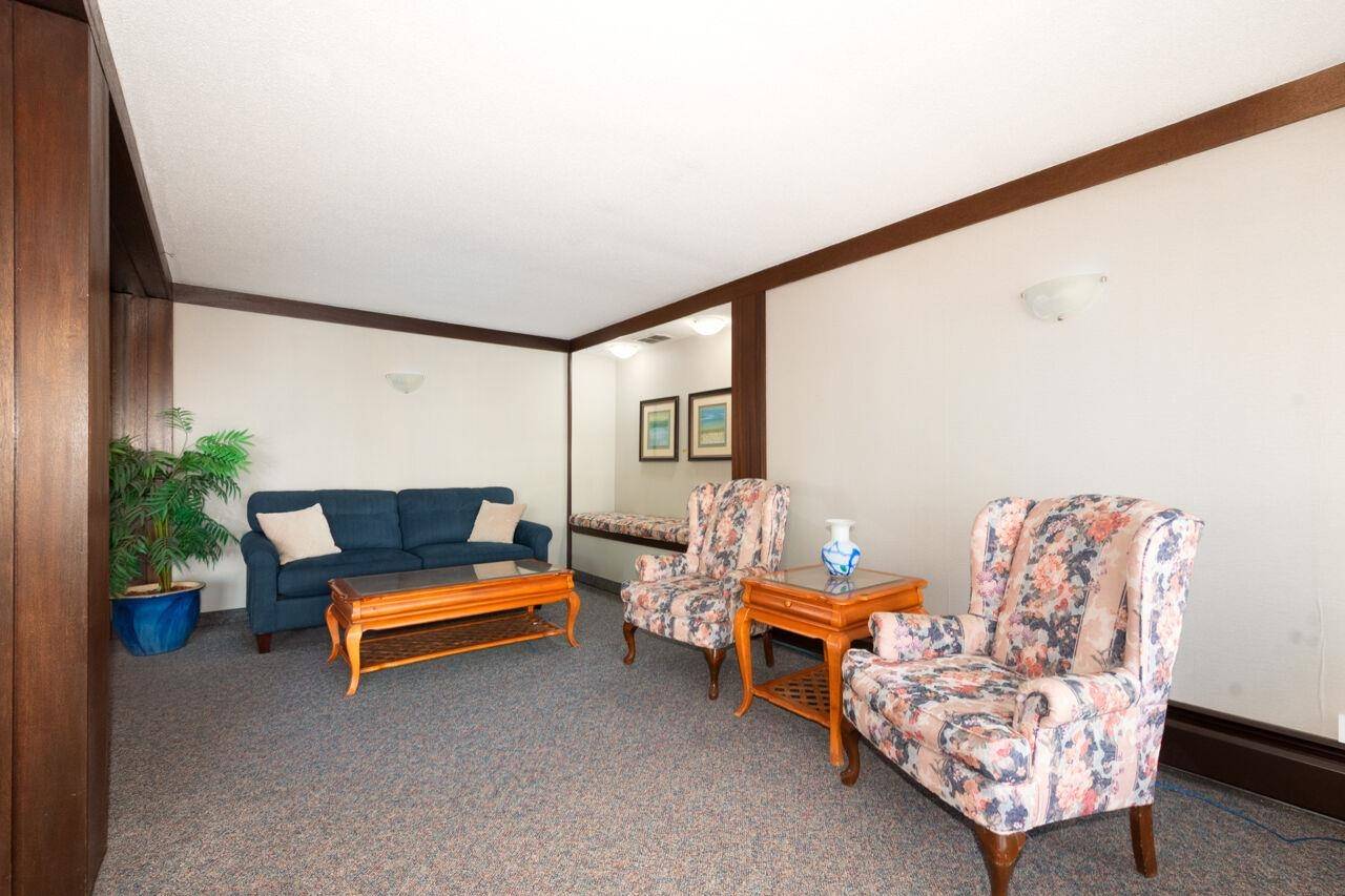 North Vancouver, BC V7M 2N1,1345 Chesterfield AVE #114