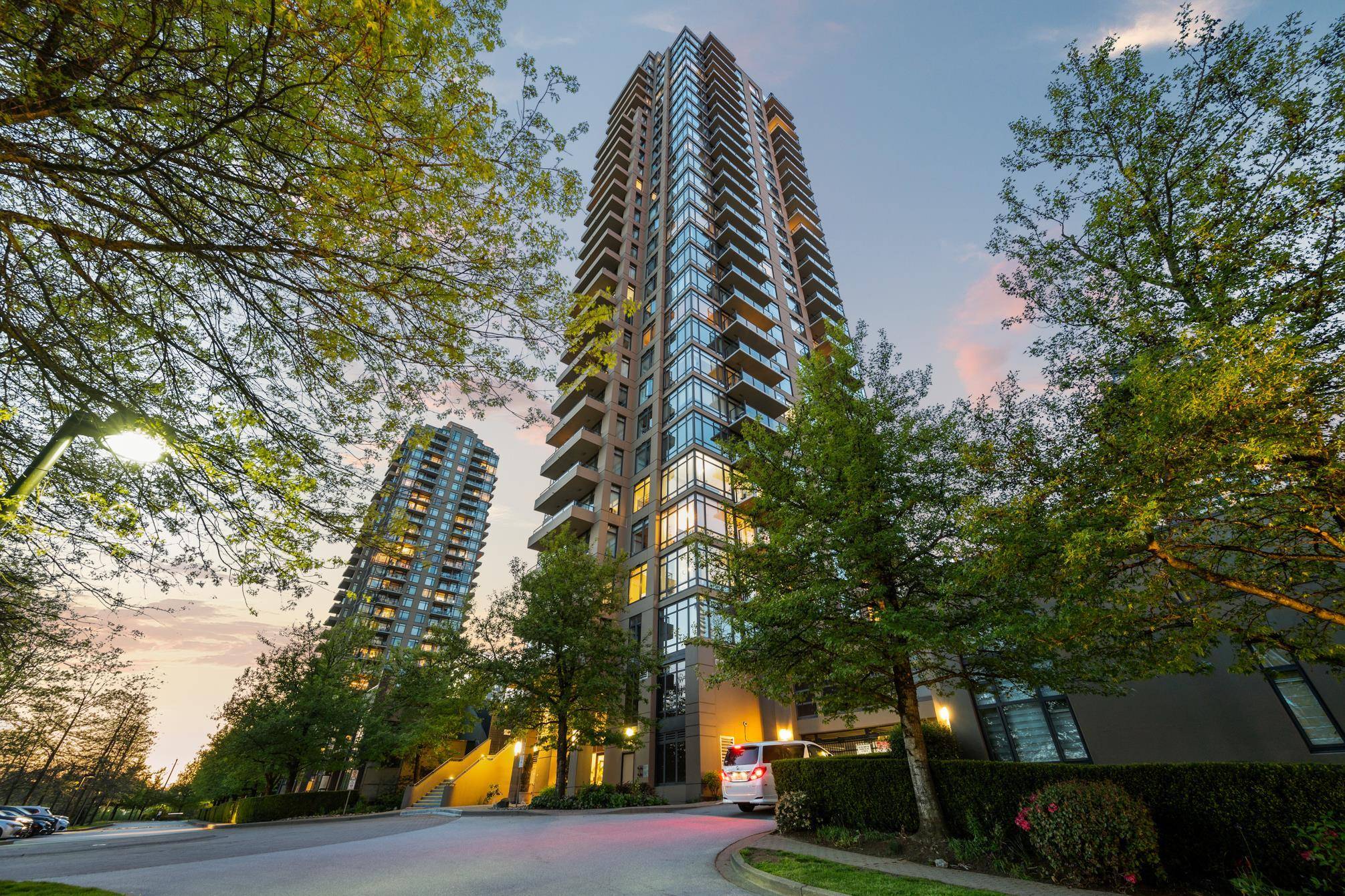 Burnaby, BC V5C 0B3,2355 Madison AVE #804