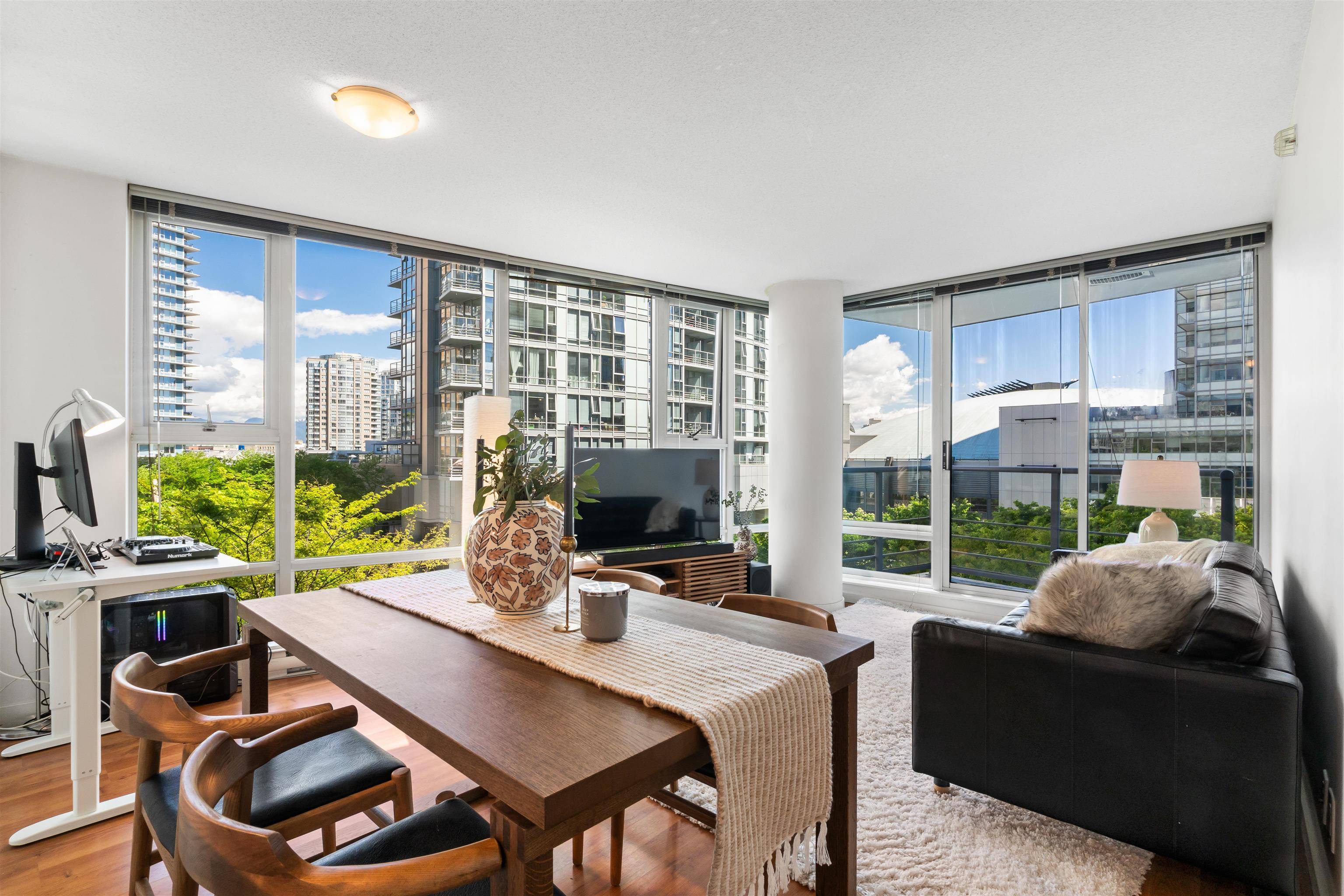 Vancouver, BC V6B 1W6,668 Citadel Parade #508